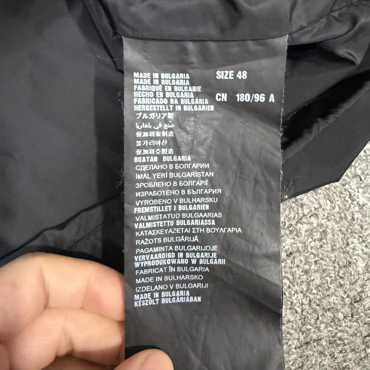 Prada Prada Black triangle logo shell jacket 48 mint Size US M / EU 48-50 / 2 - 4 Thumbnail