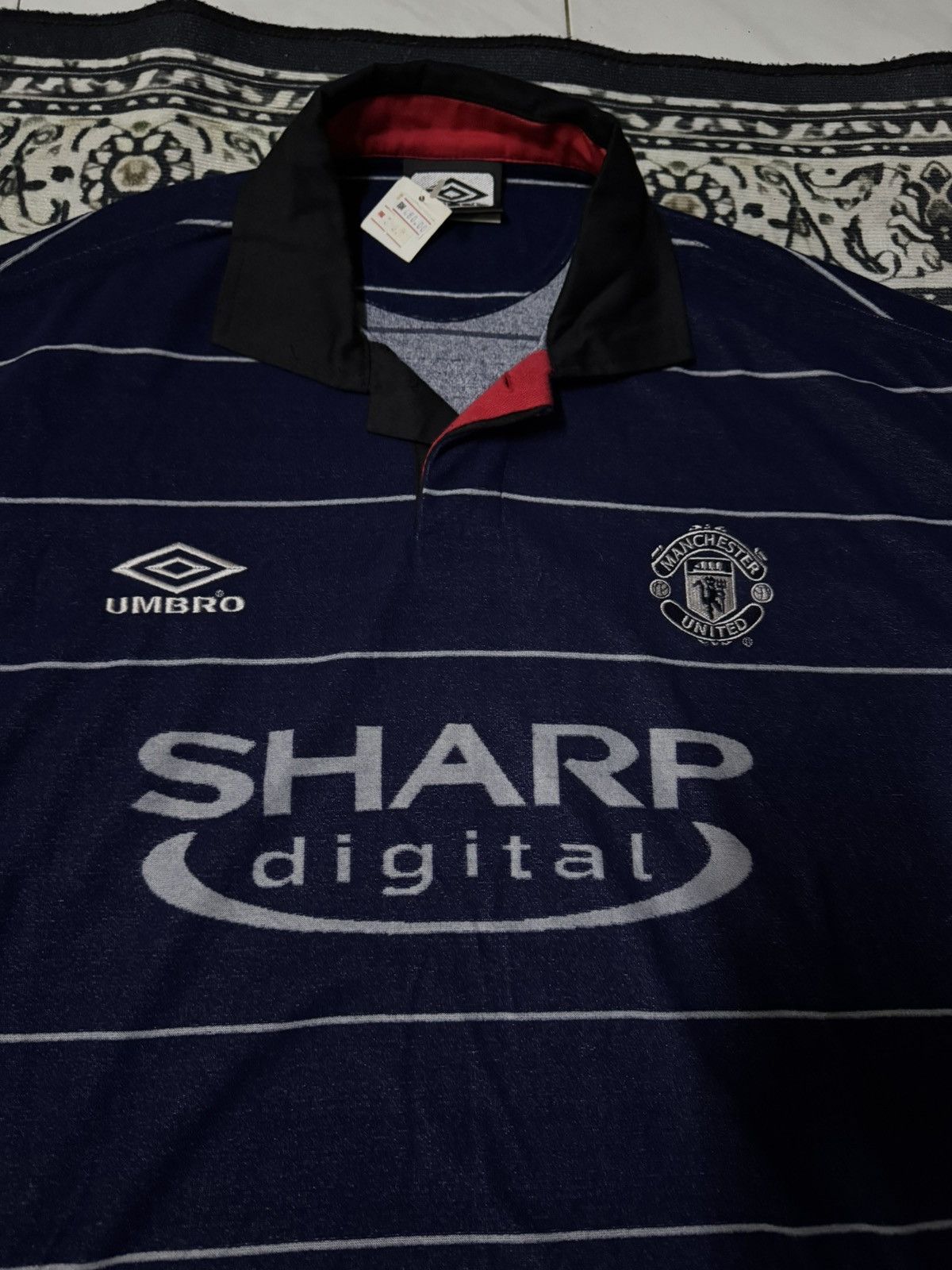 Umbro MANCHESTER UNITED AWAY 1999 JERSEY Size US XL / EU 56 / 4 - 3 Thumbnail