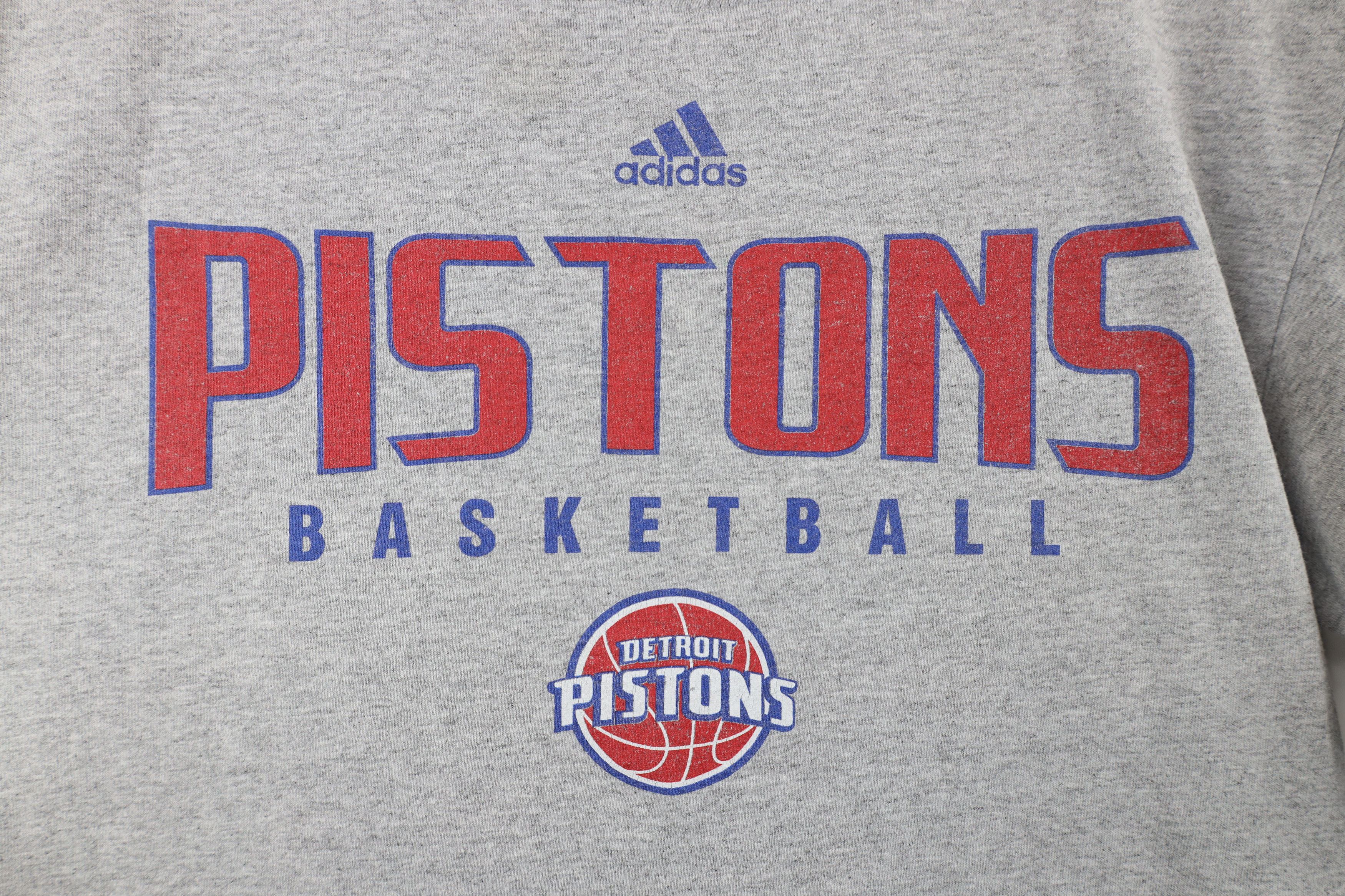 Adidas × Vintage Vintage Adidas Spell Out Detroit Pistons Basketball T-Shirt Size US M / EU 48-50 / 2 - 4 Thumbnail