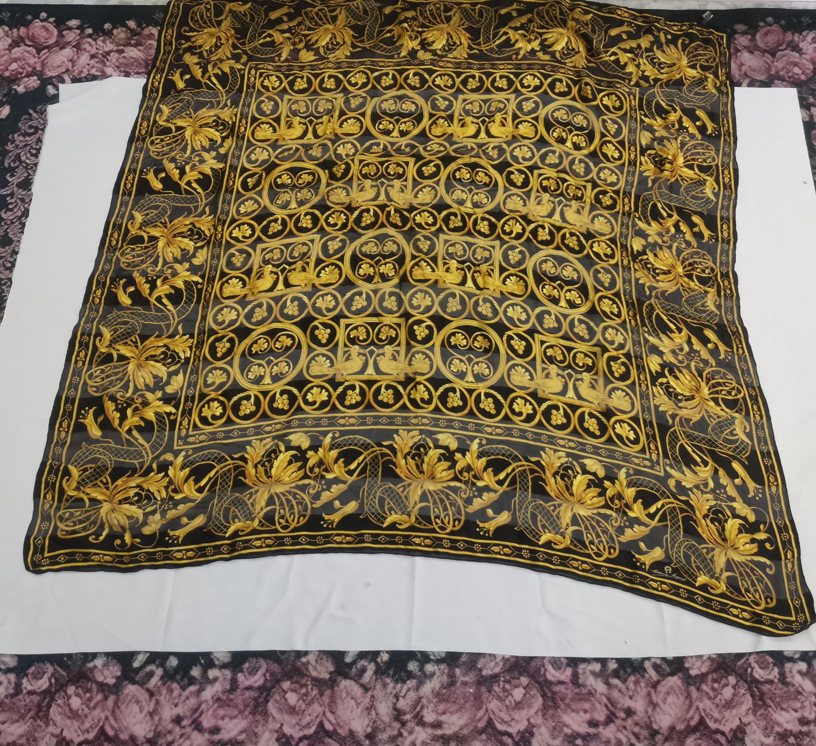 Vintage Rare vintage Italian designer scarves luxury design Size ONE SIZE - 1 Thumbnail