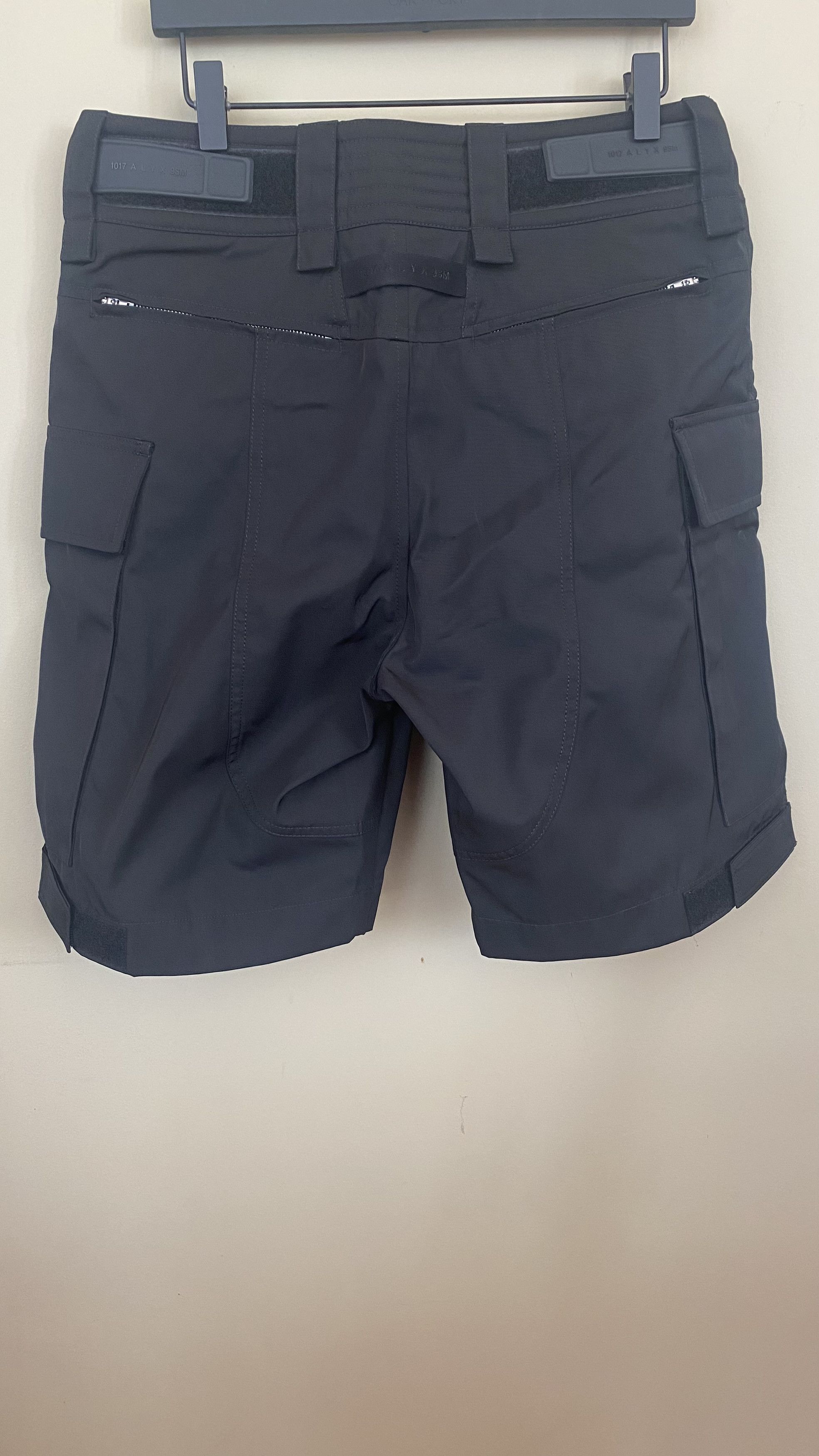 1017 ALYX 9SM 1017 ALYX 9SM Cargo Shorts Black Size US 32 / EU 48 - 3 Thumbnail