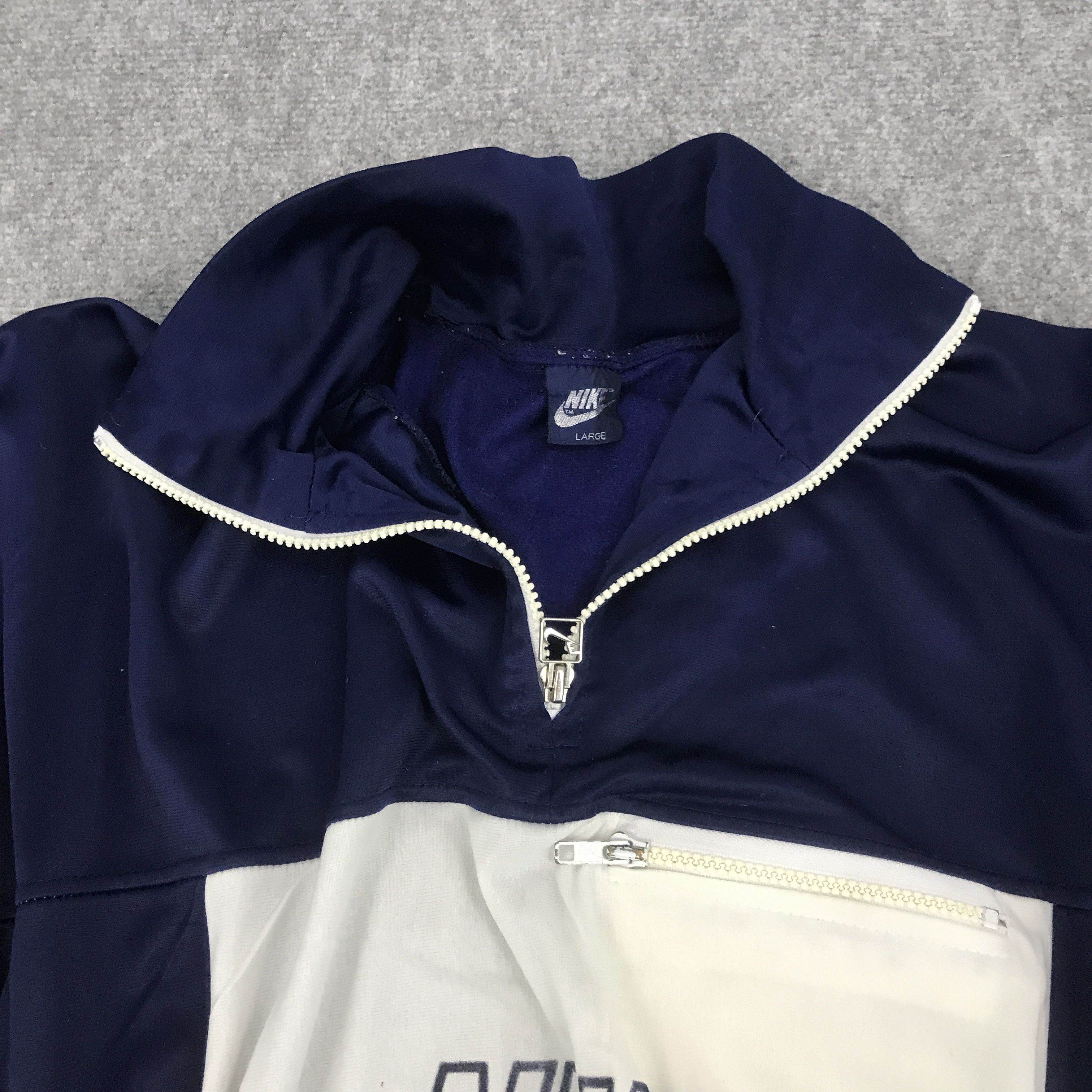 Nike Rare Nike Embroidery Logo Sweatshirt Size US L / EU 52-54 / 3 - 8 Thumbnail