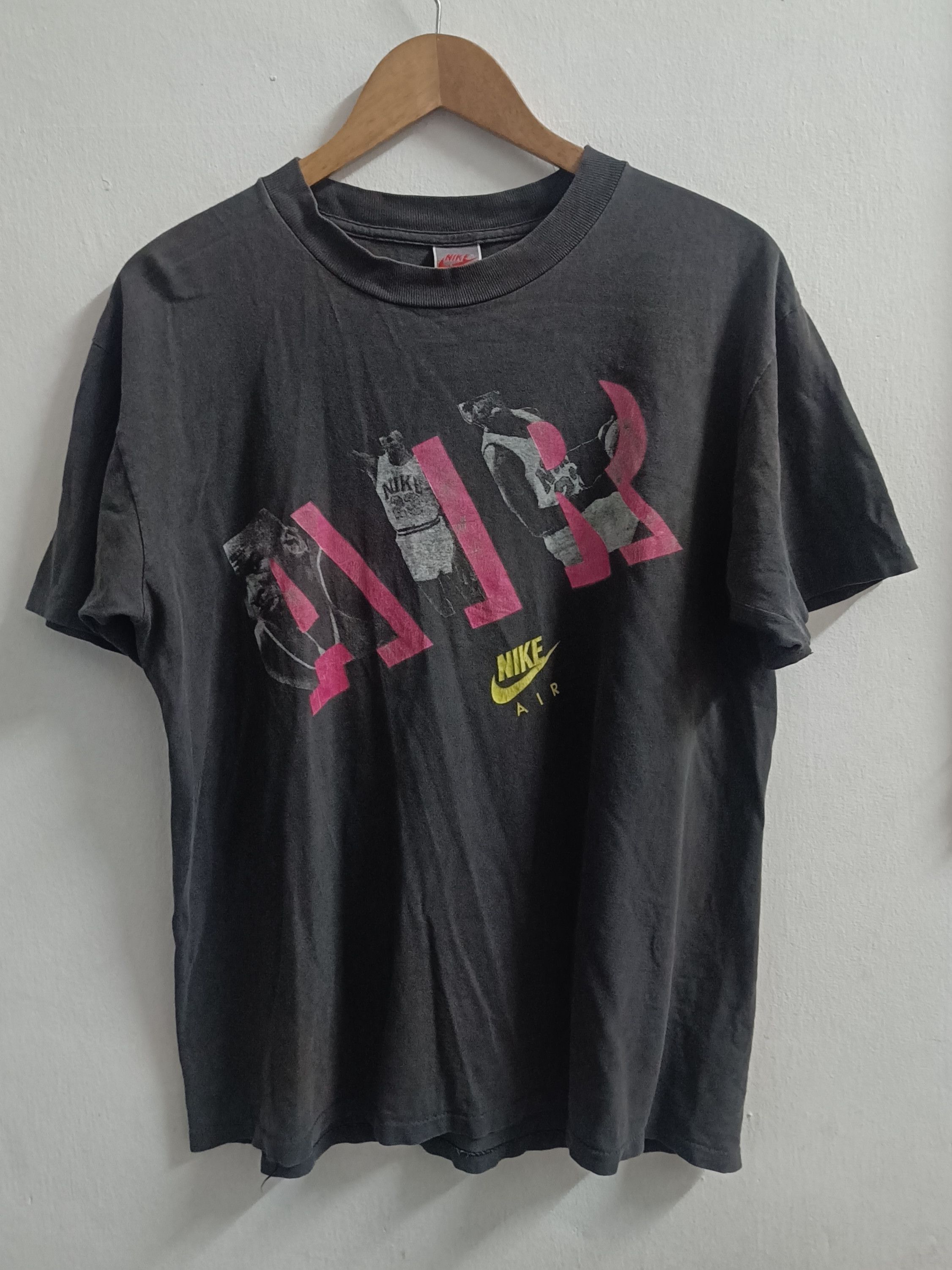 Nike 🔥🔥Rare Vintage 90s Nike Micheal Jordan Sun faded Tee Size US L / EU 52-54 / 3 - 1 Thumbnail
