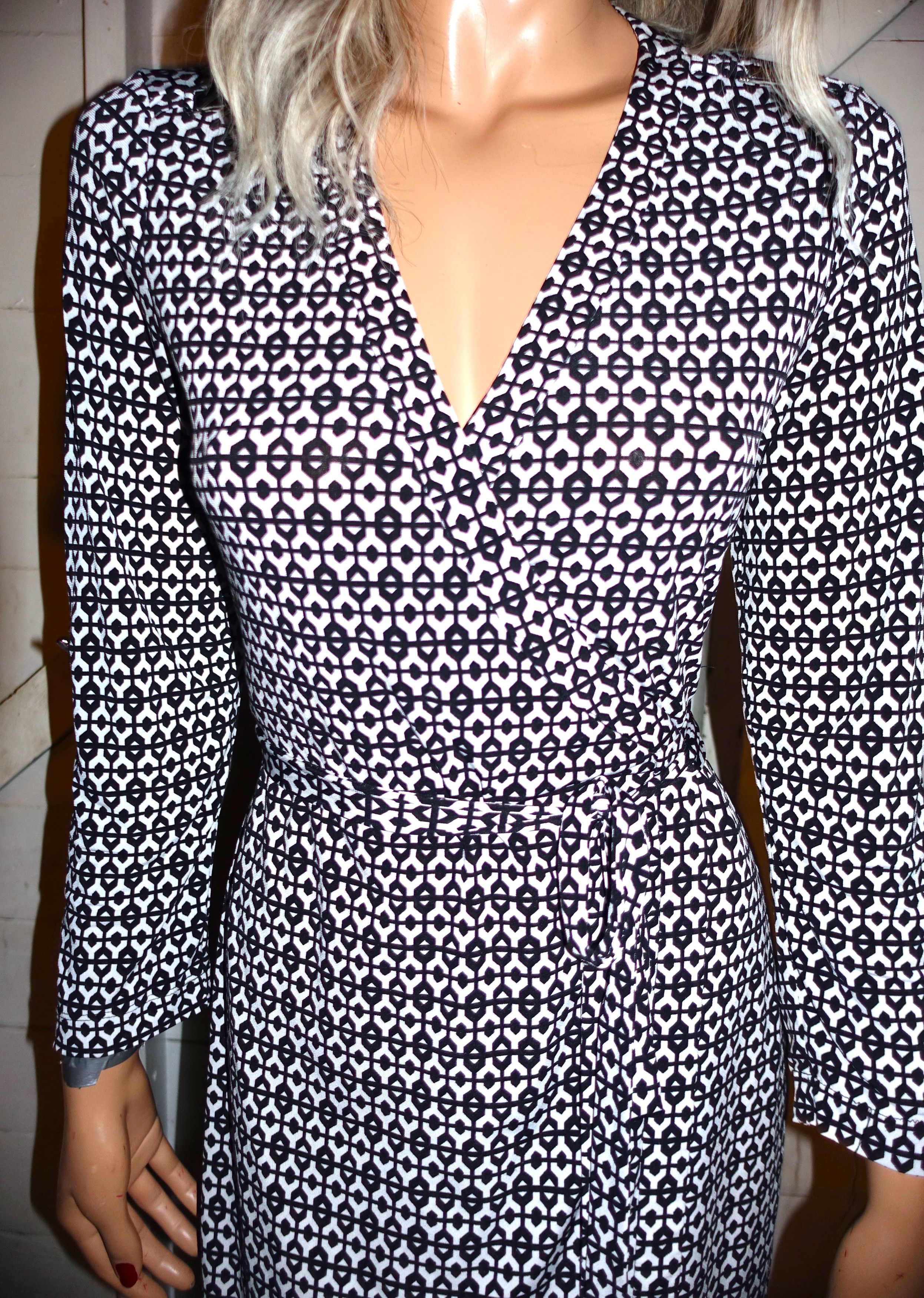 Calvin Klein Calvin Klein Black White Wrap Dress S Size S / US 4 / IT 40 - 2 Thumbnail