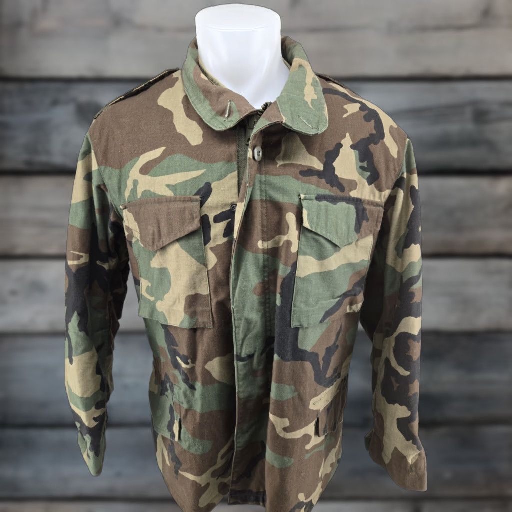 Vintage VINTAGE M65 Jacket Regular Large US Army Field Woodland Camo Cold Weather Hooded Pockets Size US L / EU 52-54 / 3 - 1 Thumbnail