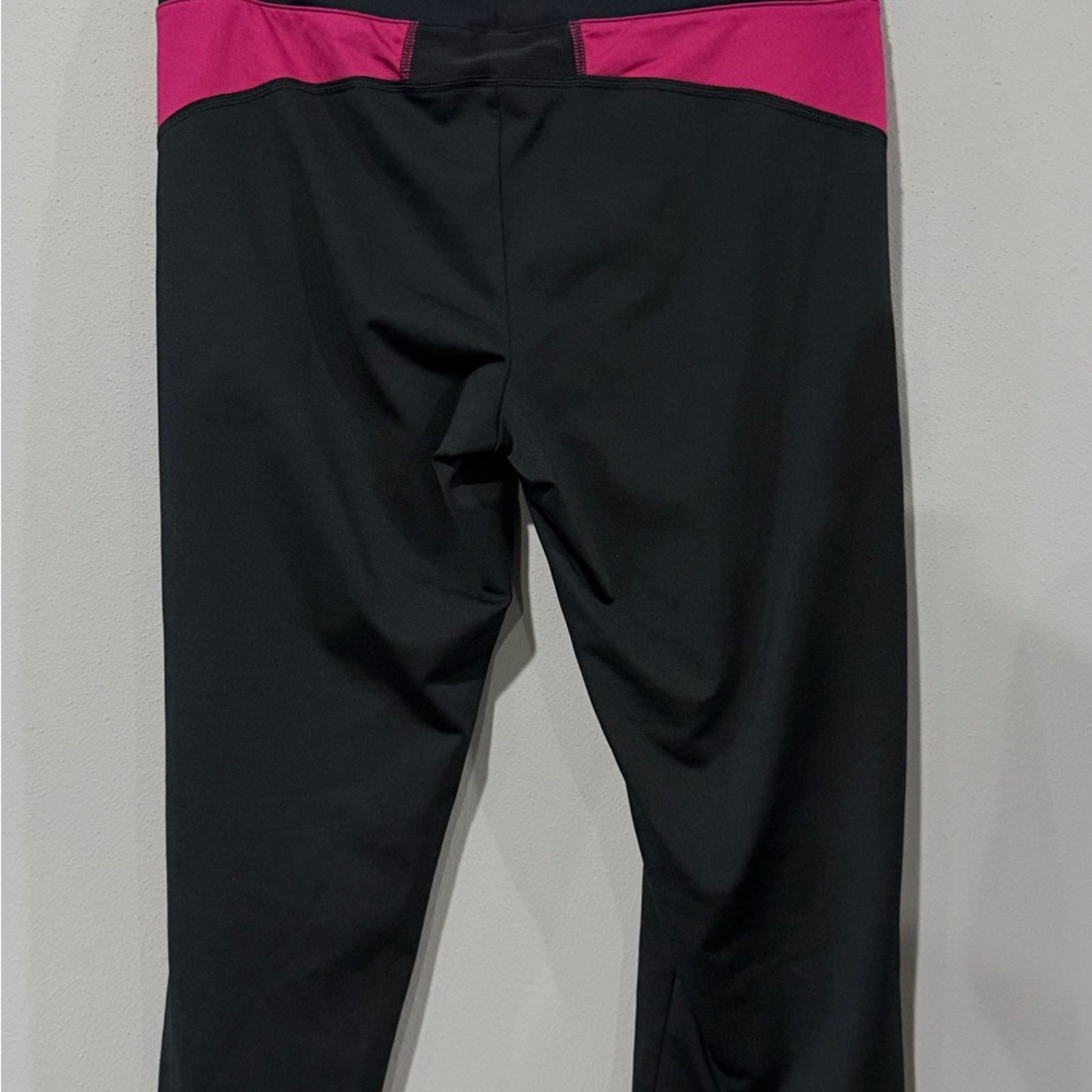 Under Armour Under Armour AllSeasonGear Capri Leggings Black/Pink Size SM Size 28" / US 6 / IT 42 - 5 Thumbnail