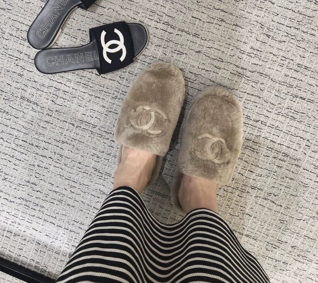Chanel Chanel 99 New Milk Tea Fur Slippers 37 EU w/ Dust Bag Size US 6.5 / IT 36.5 - 7 Thumbnail