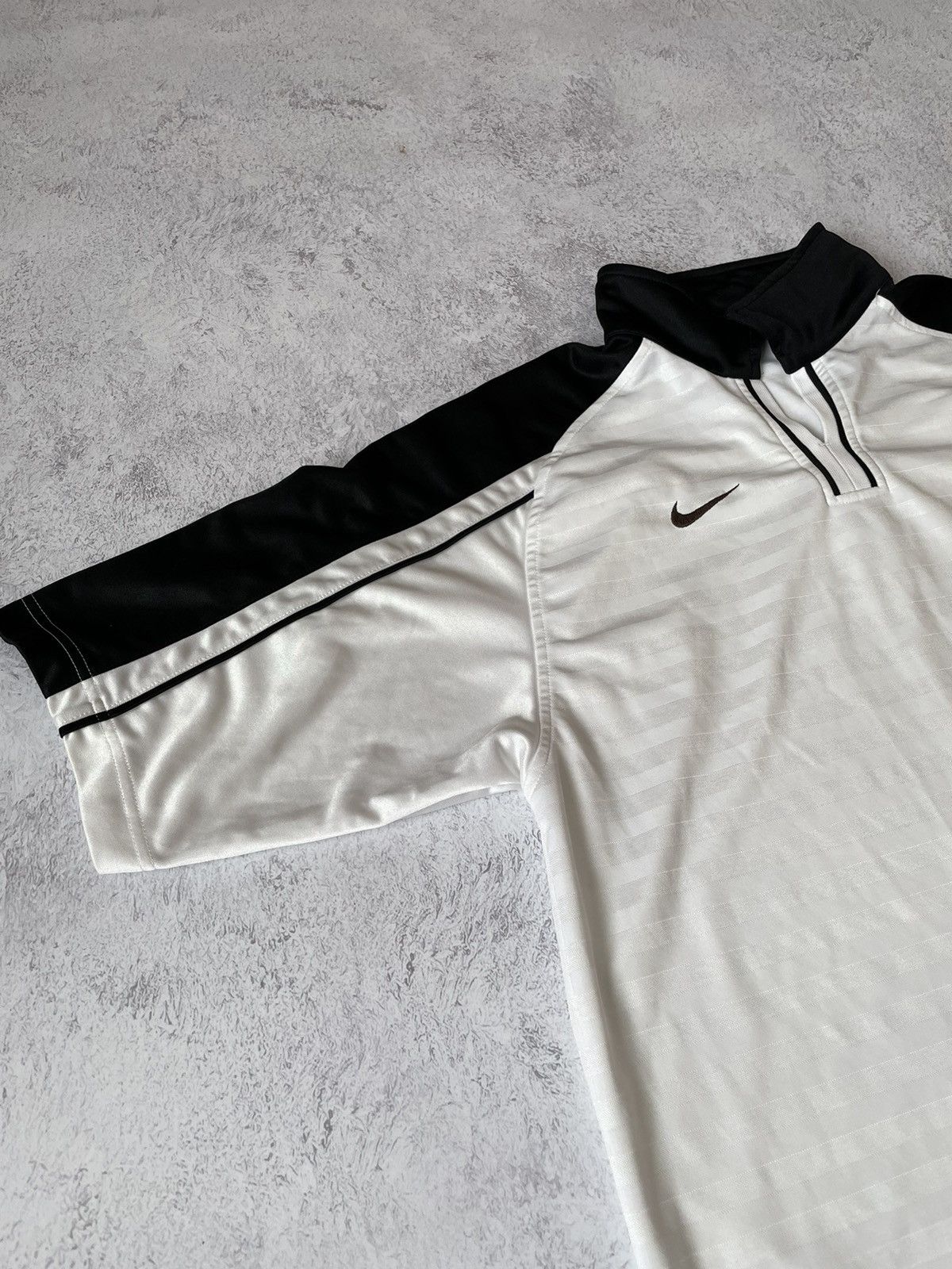 Vintage Vintage T-Shirt Small Swoosh Drill Y2K Style Rare Size US L / EU 52-54 / 3 - 3 Thumbnail