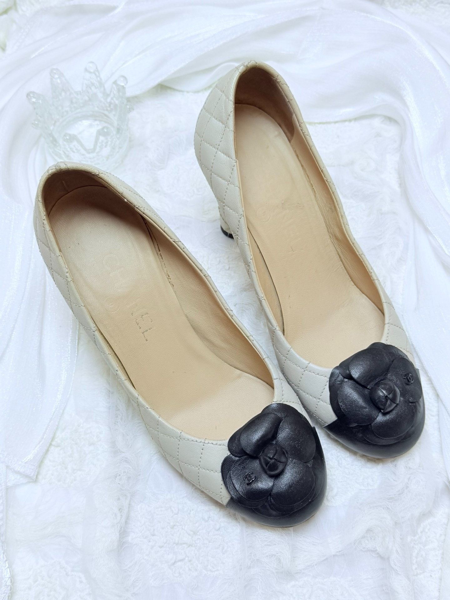 Chanel Chanel White Lowtop Sneakers us_6 Women Size US 6 / IT 36 - 1 Thumbnail