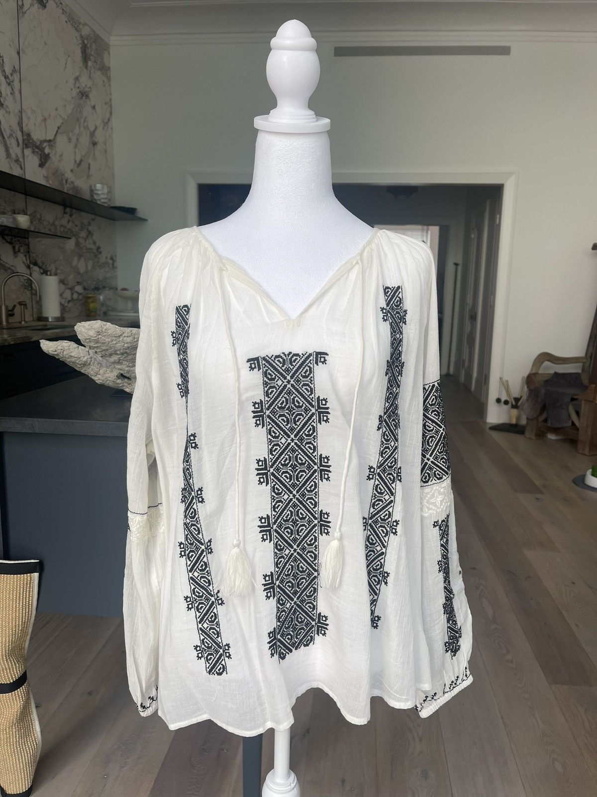 Nili Lotan Nili Lotan Embroidered Alassio Blouse Size XS / US 0-2 / IT 36-38 - 1 Thumbnail