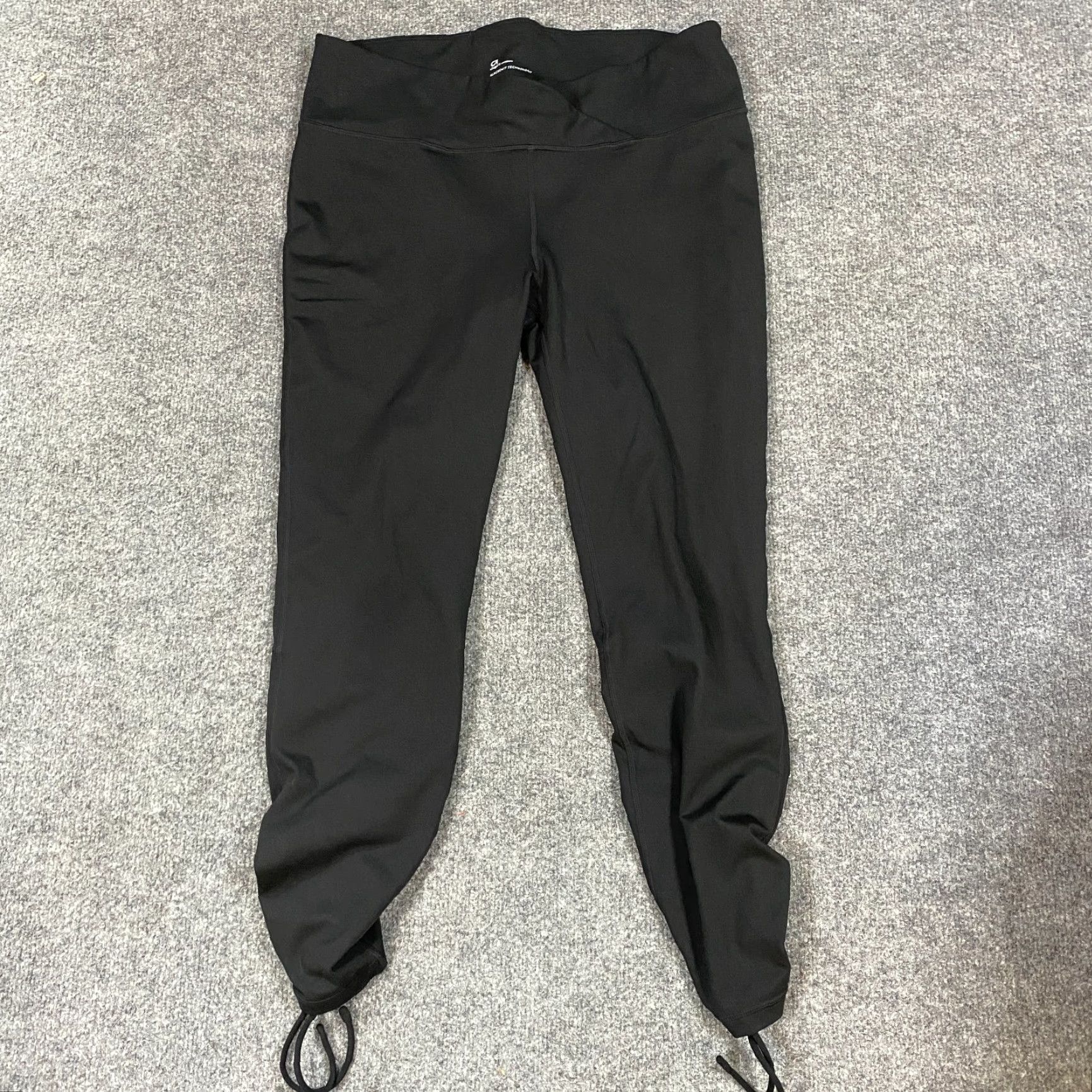 Gap Gapfit Leggings Maternity L Black Under Belly Blackout Technology Capri Women Size 36" / US 14 / IT 50 - 2 Thumbnail