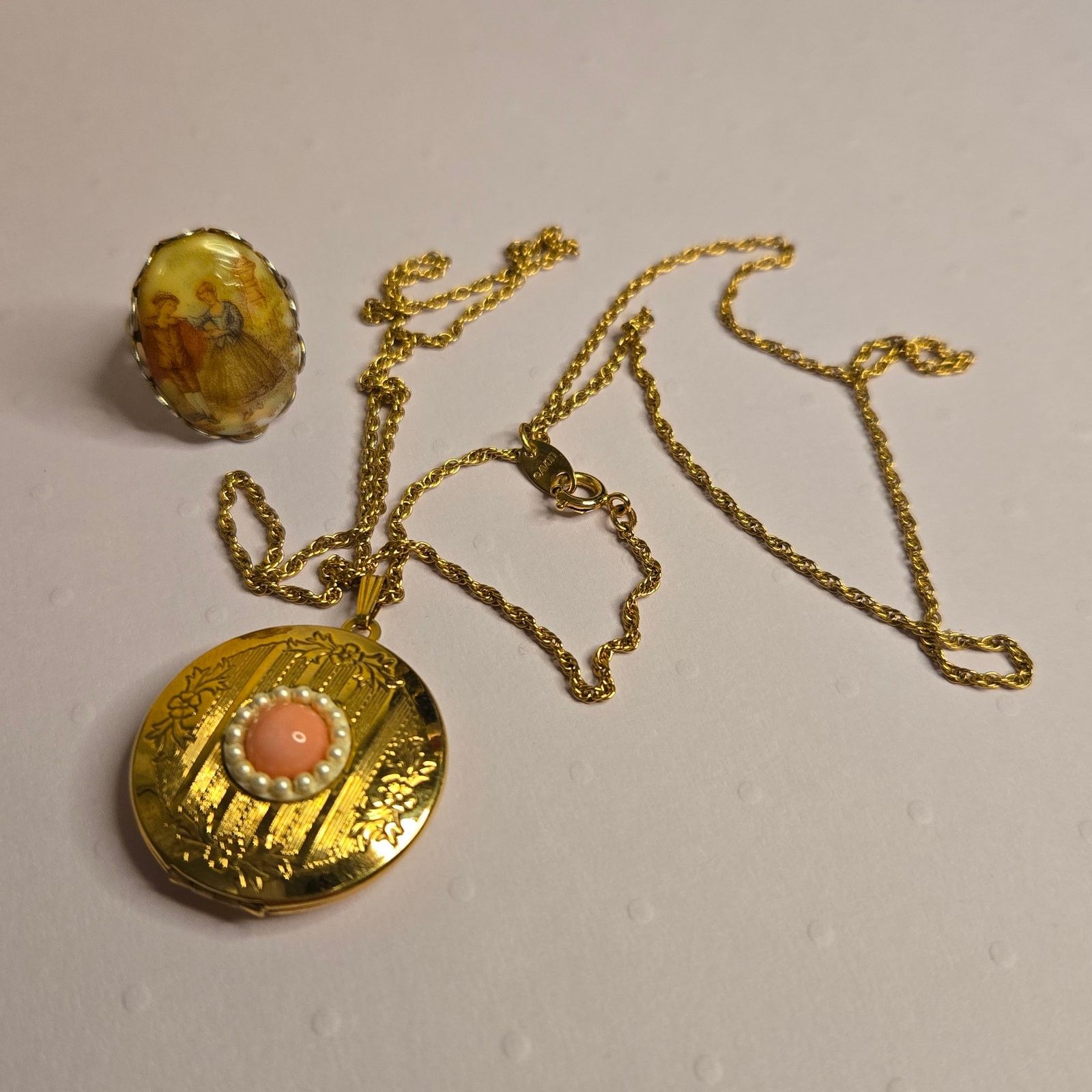Vintage Vintage AVON VictorianLocket Necklace Courting Couple Ring Size ONE SIZE - 1 Thumbnail
