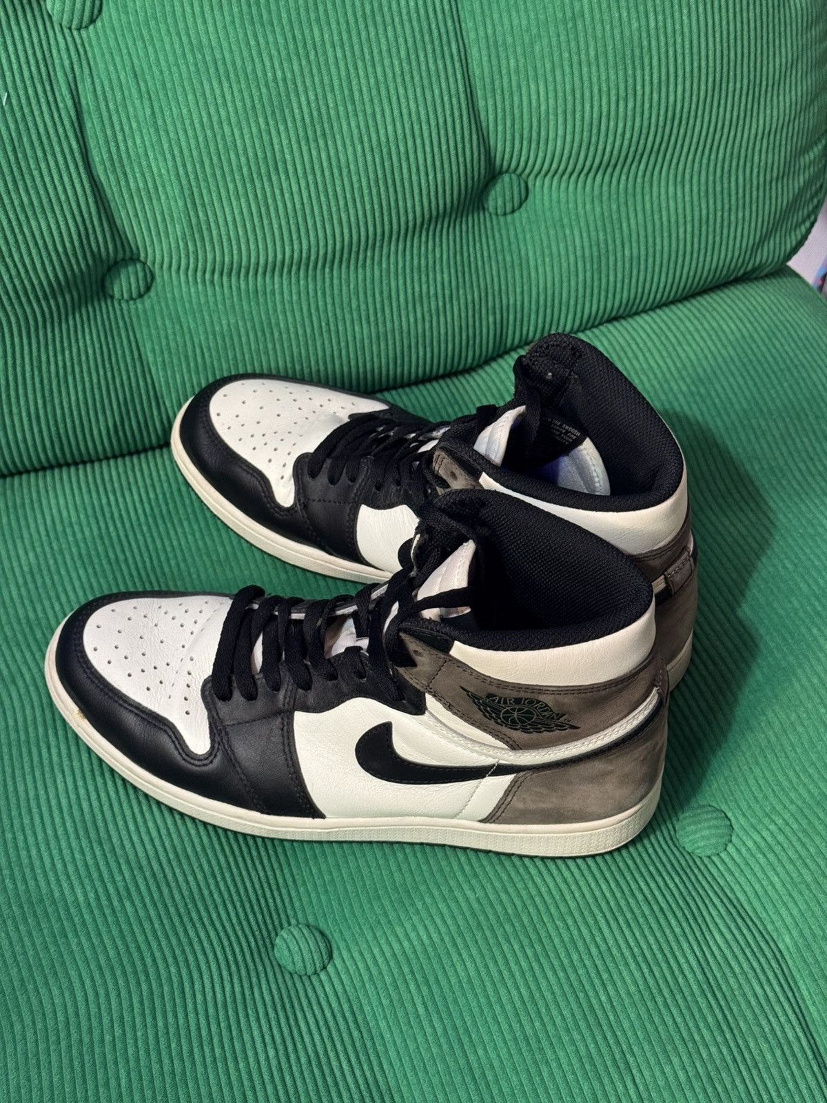 Nike 📍Rare📍Nike Air Jordan 1 High "Mocha" Shoes Size US 9.5 / EU 42-43 - 3 Thumbnail