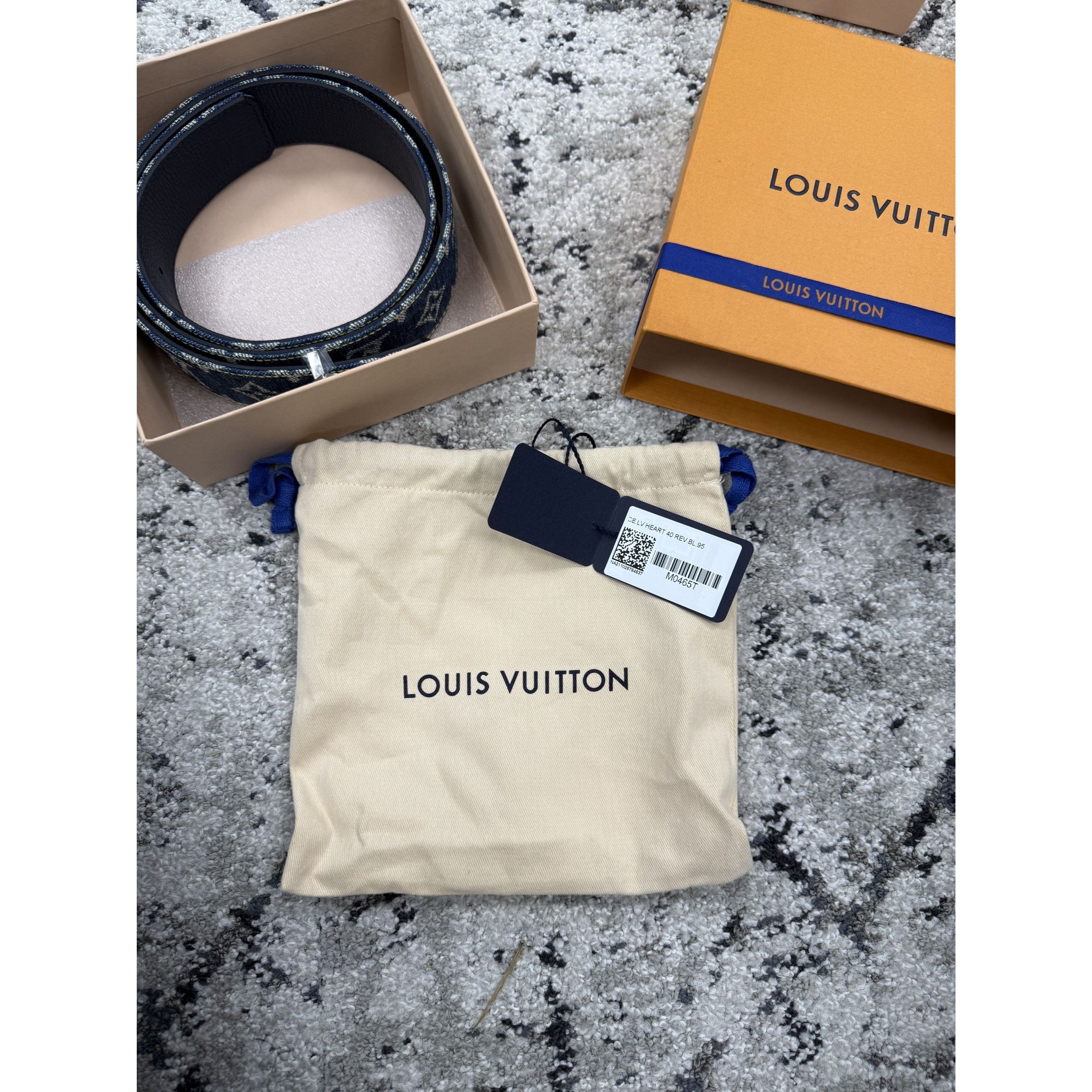 Louis Vuitton Louis Vuitton Blue Denim Heart Buckle Reversible Belt Made I Size ONE SIZE - 9 Thumbnail