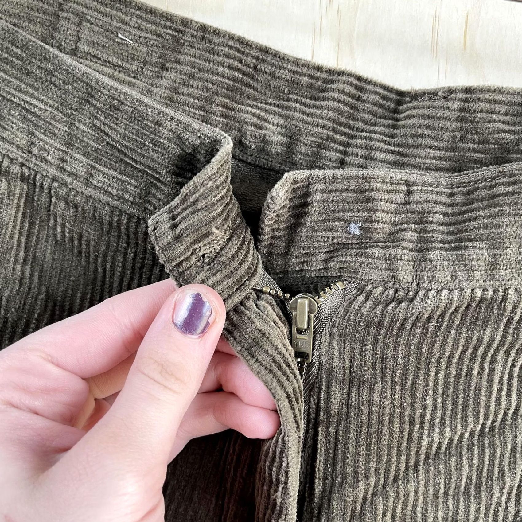 Vintage Woolrich Pants Womens 16 Brown Corduroy Straight Leg Khakis Casual Cotton Pants Womens 16 Brown Corduroy Straight Leg Khakis Casual Cotton Size 38" / US 16 / IT 52 - 3 Thumbnail