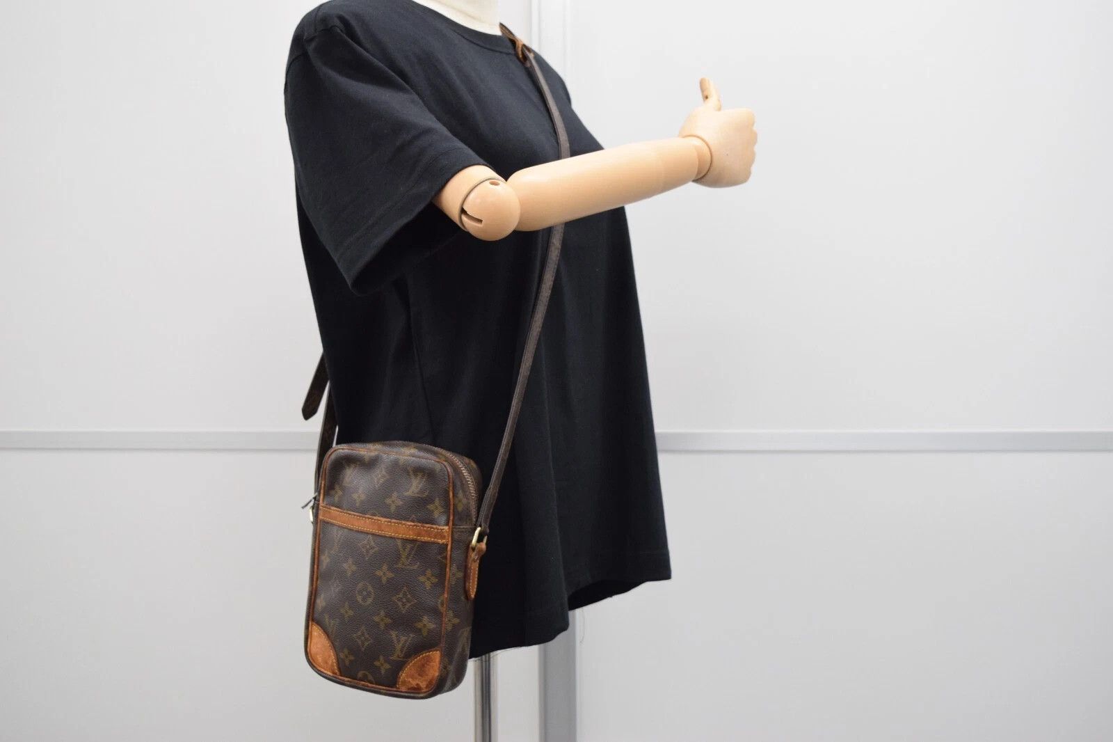 Louis Vuitton Auth Louis Vuitton Danube Crossbody Bag Monogram M45266 Size ONE SIZE - 3 Thumbnail