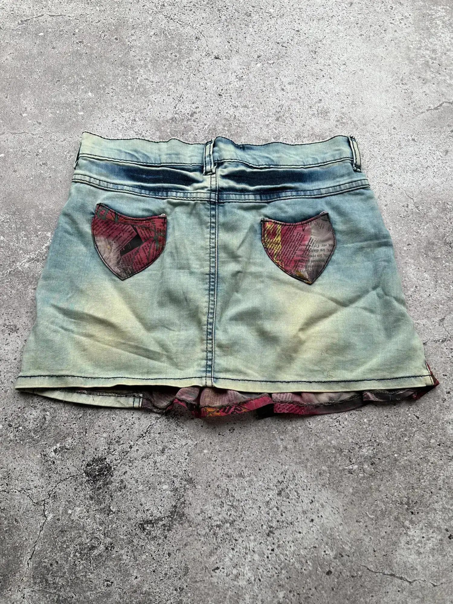 Japanese Brand Vintage Printed Faded Denim Mini Skirt C8(V292)(E8) Size 24" / US 00 / IT 34 - 4 Thumbnail