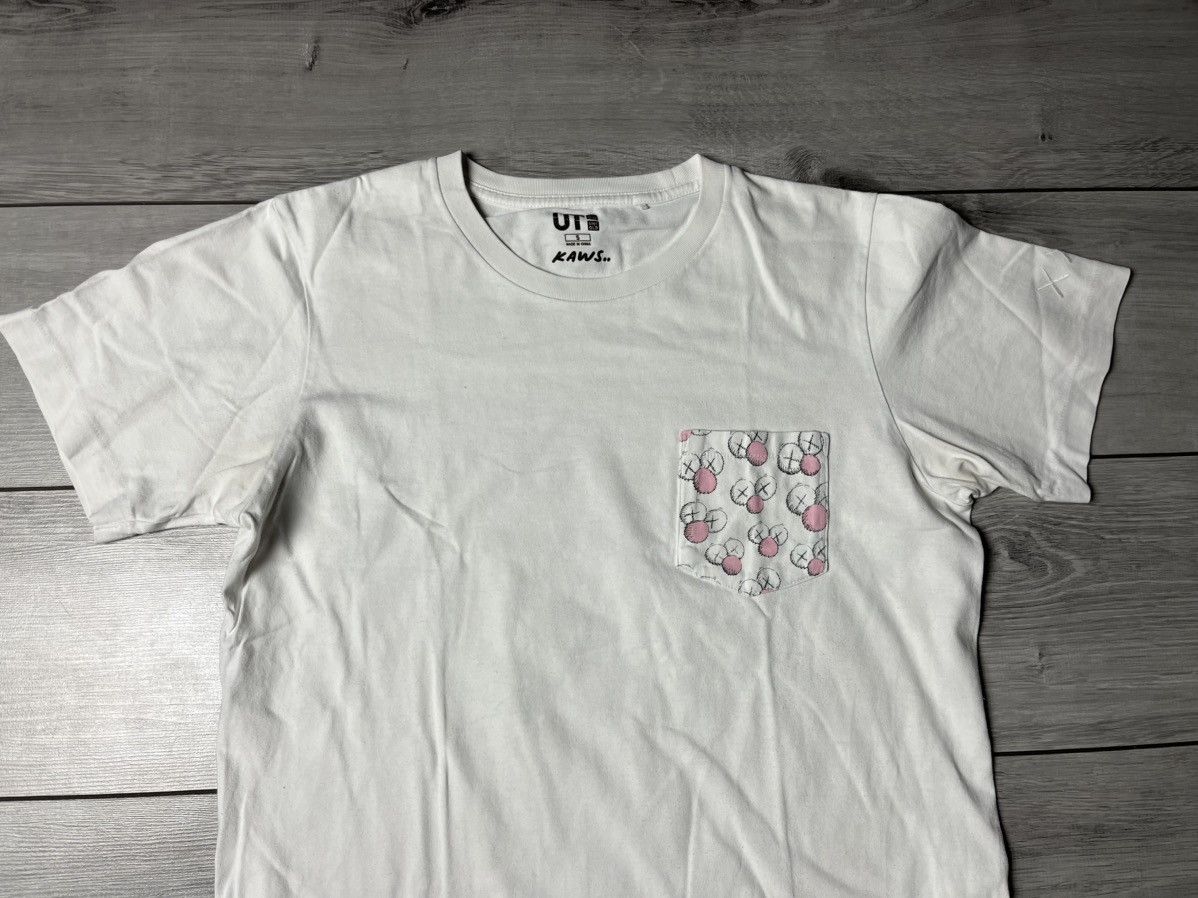 Kaws × Uniqlo Uniqlo x Kaws pocket Tshirt logo size Small Size US S / EU 44-46 / 1 - 3 Thumbnail