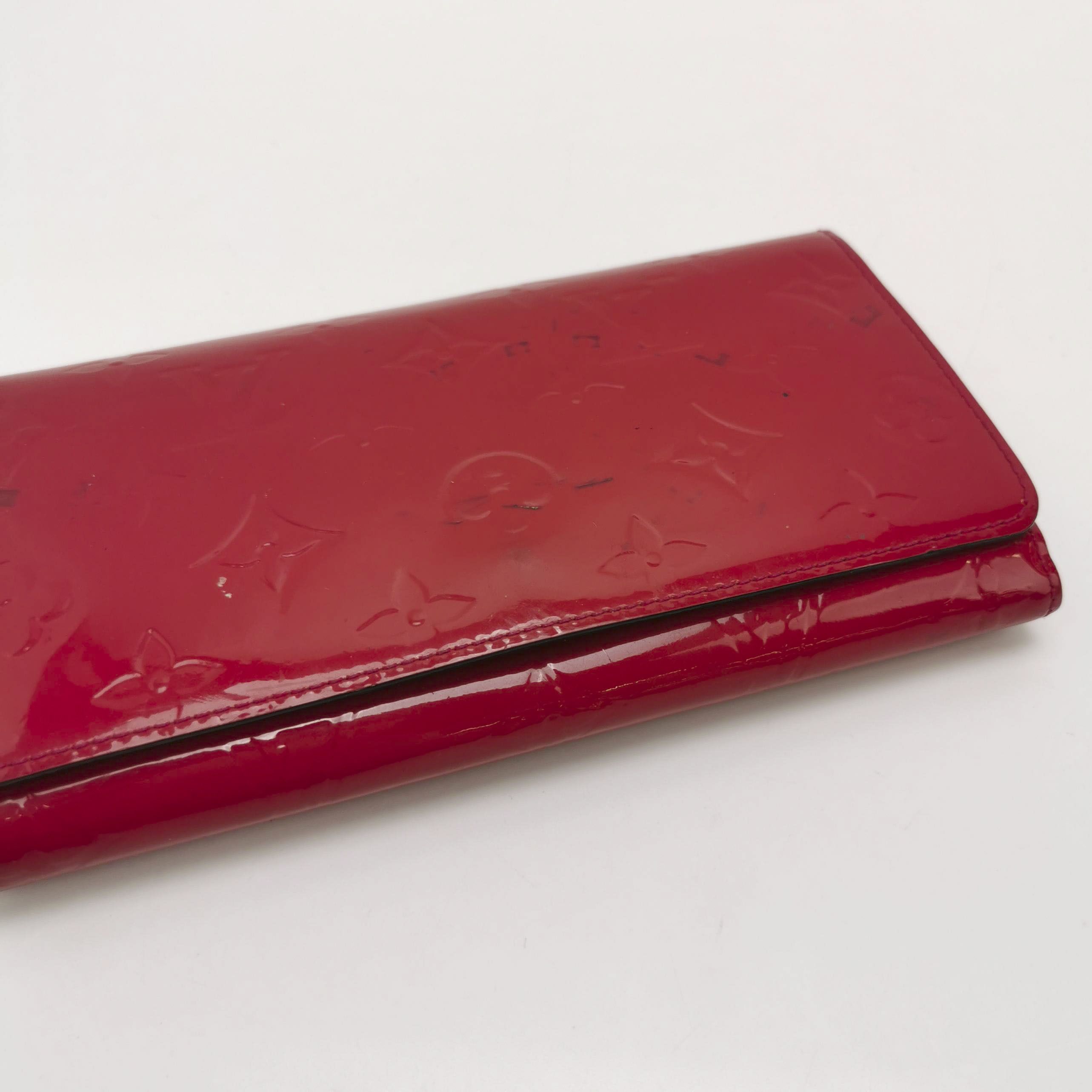 Louis Vuitton Louis Vuitton (LV) Sarah patent leather solid color embosse Size ONE SIZE - 6 Thumbnail