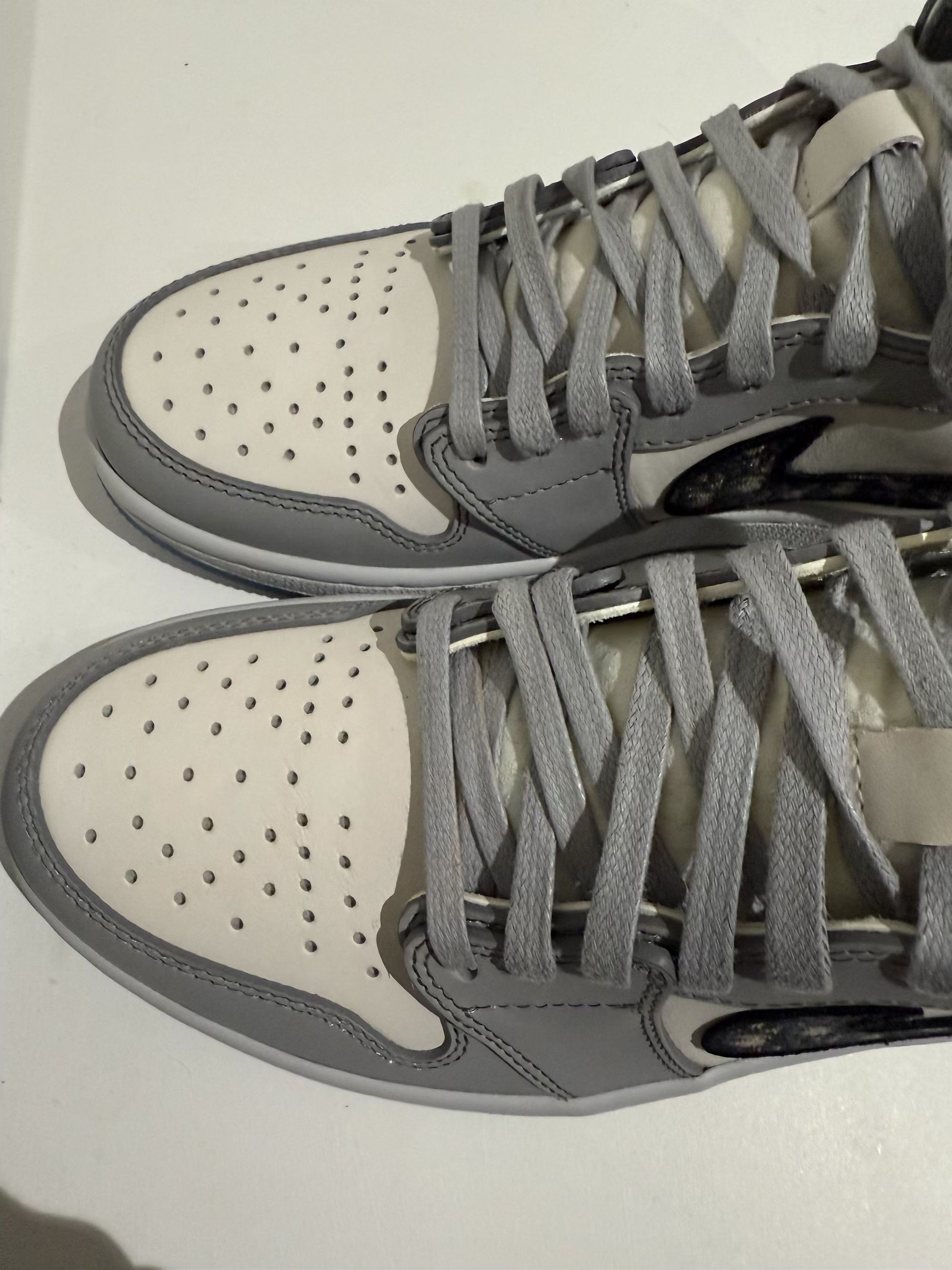 Dior × Jordan Brand Jordan x Dior Air Jordan 1 Retro High Top Sneaker BNIB Size US 6.5 / EU 39-40 - 8 Thumbnail