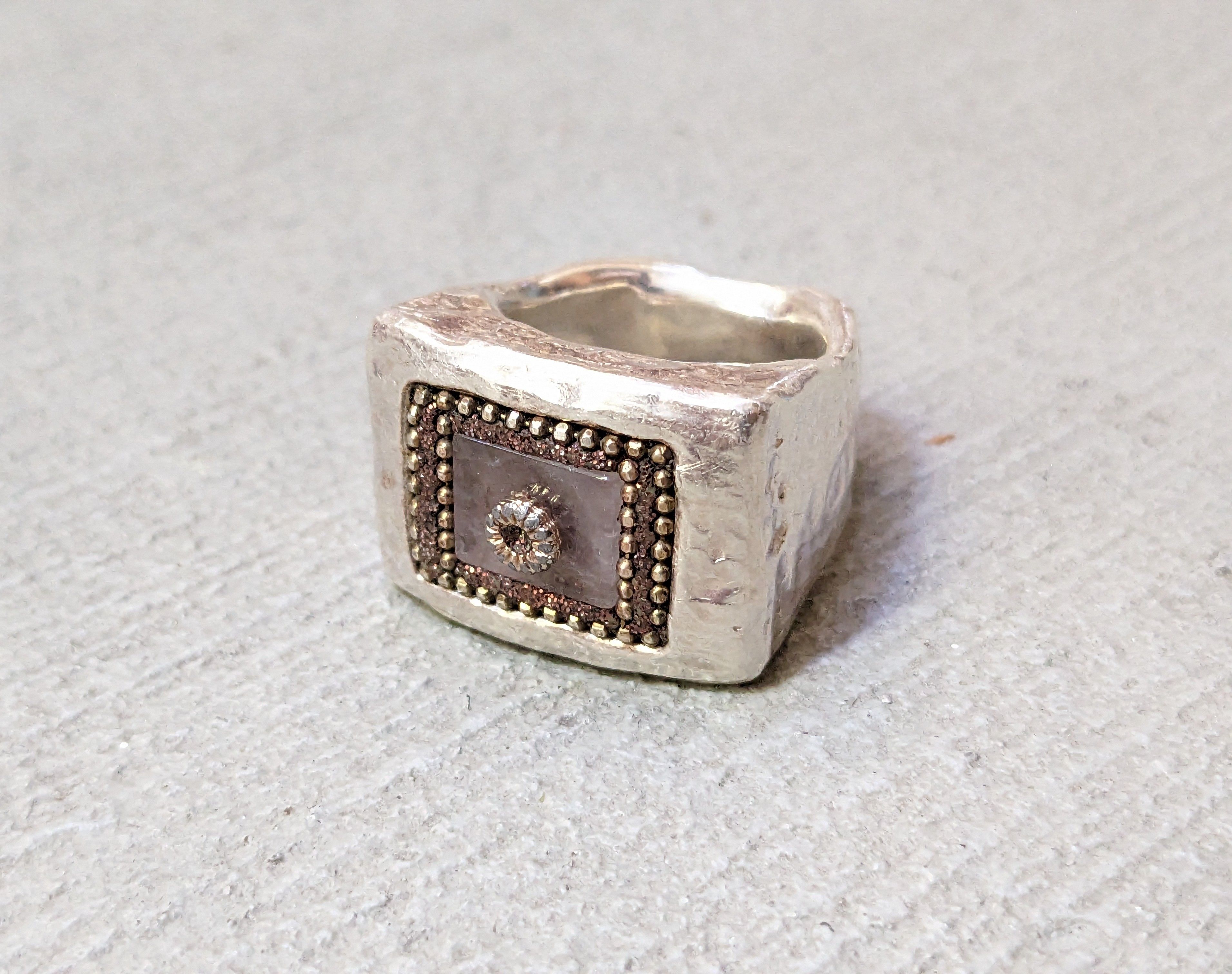 Avant Garde x Jewelry Vintage Sterling Silver Ring Size 7.5 Hammered Modern Y2K in Silver/Purple