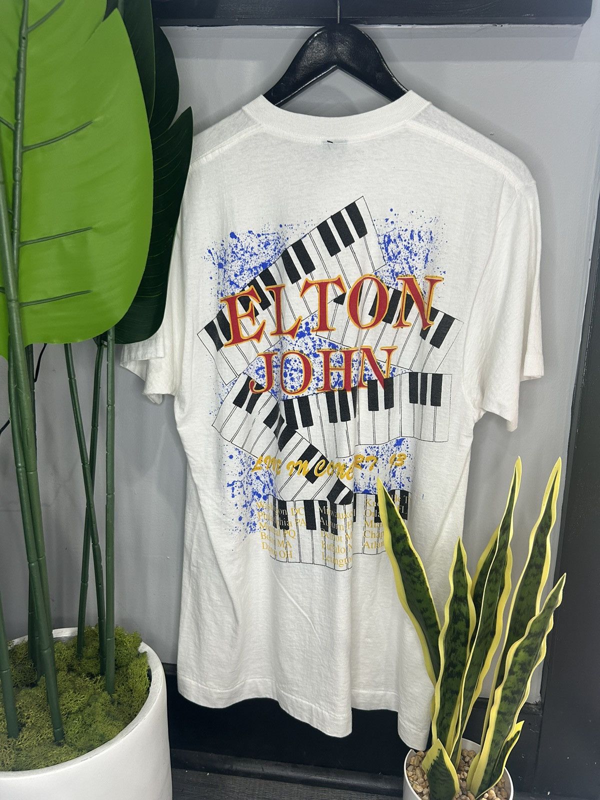 Band Tees × Vintage Vintage Elton John Tour Shirt Size US XL / EU 56 / 4 - 2 Thumbnail