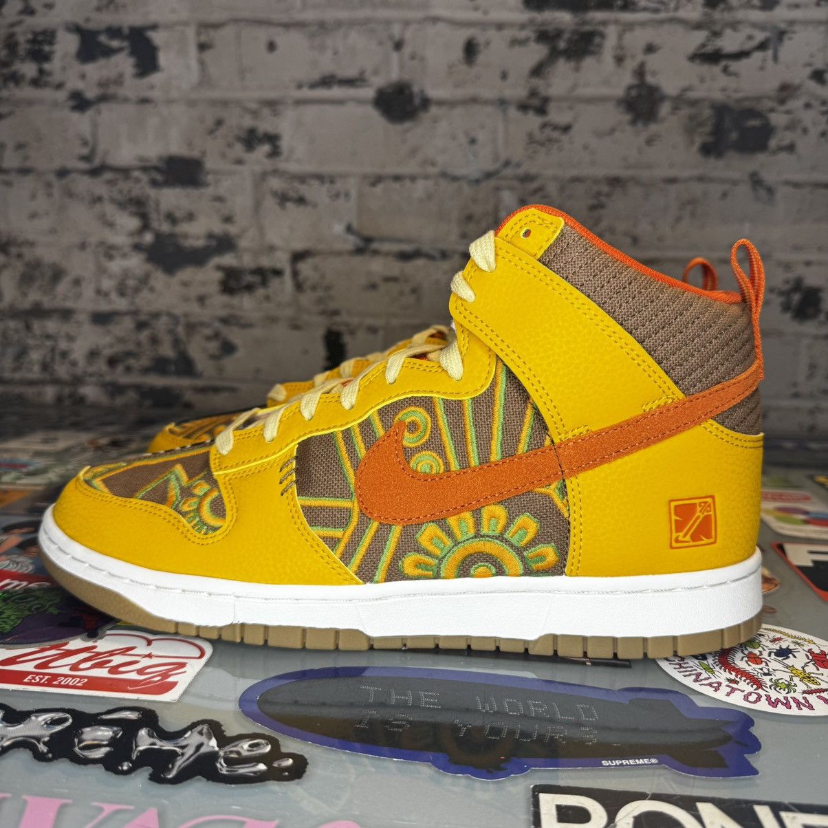 Nike Nike Dunk High PRM Somos Familia Size 10 New In Box 2022 Size US 10 / EU 43 - 1 Thumbnail
