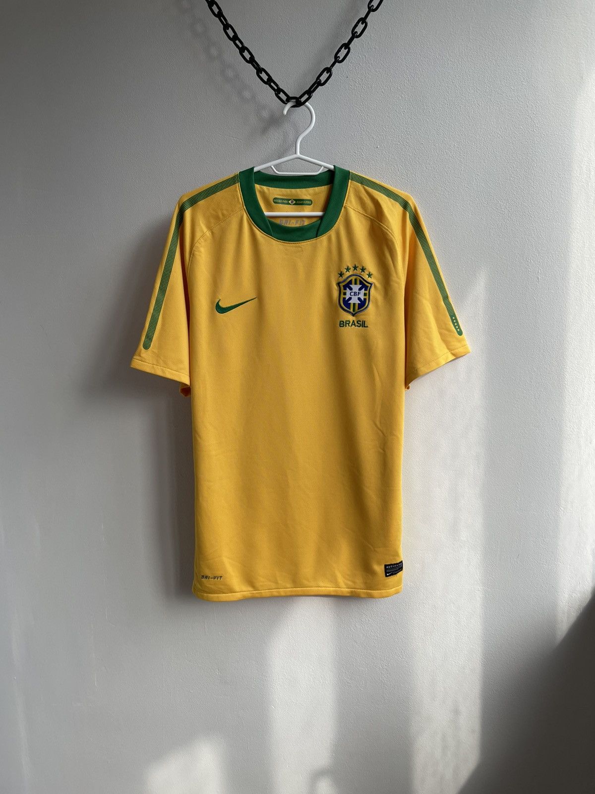 Nike Brasil 2010 2011 Home Football Shirt Soccer Jersey Nike Size US M / EU 48-50 / 2 - 1 Thumbnail