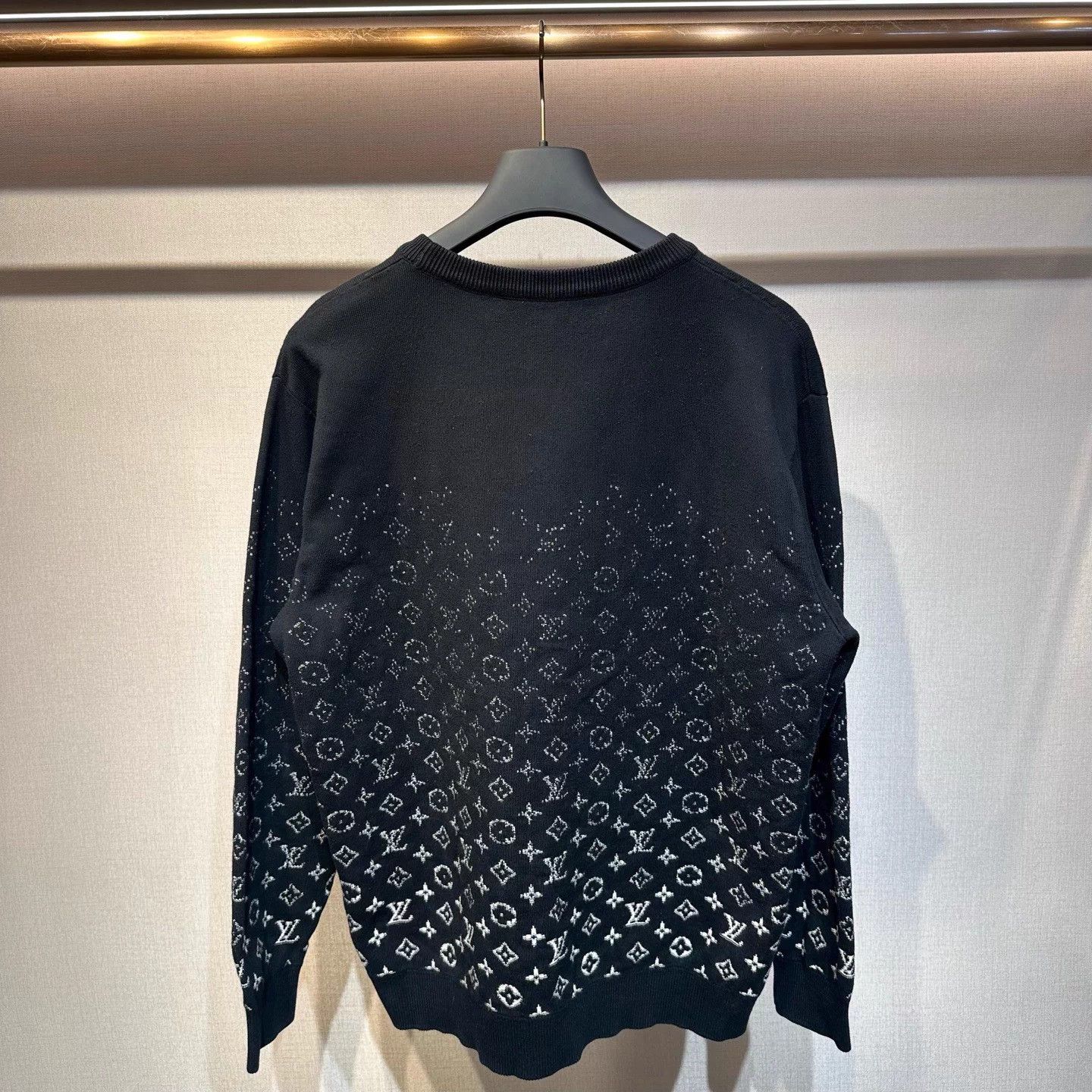 Louis Vuitton LV black gradient Monogram knit sweater XL NWT Size US XL / EU 56 / 4 - 5 Thumbnail