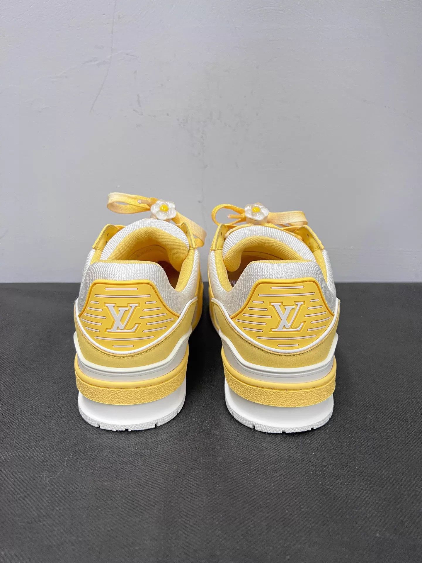 Louis Vuitton LV Trainer White & Yellow Leather EU 38 Good Condition Size US 7.5 / IT 37.5 - 3 Thumbnail