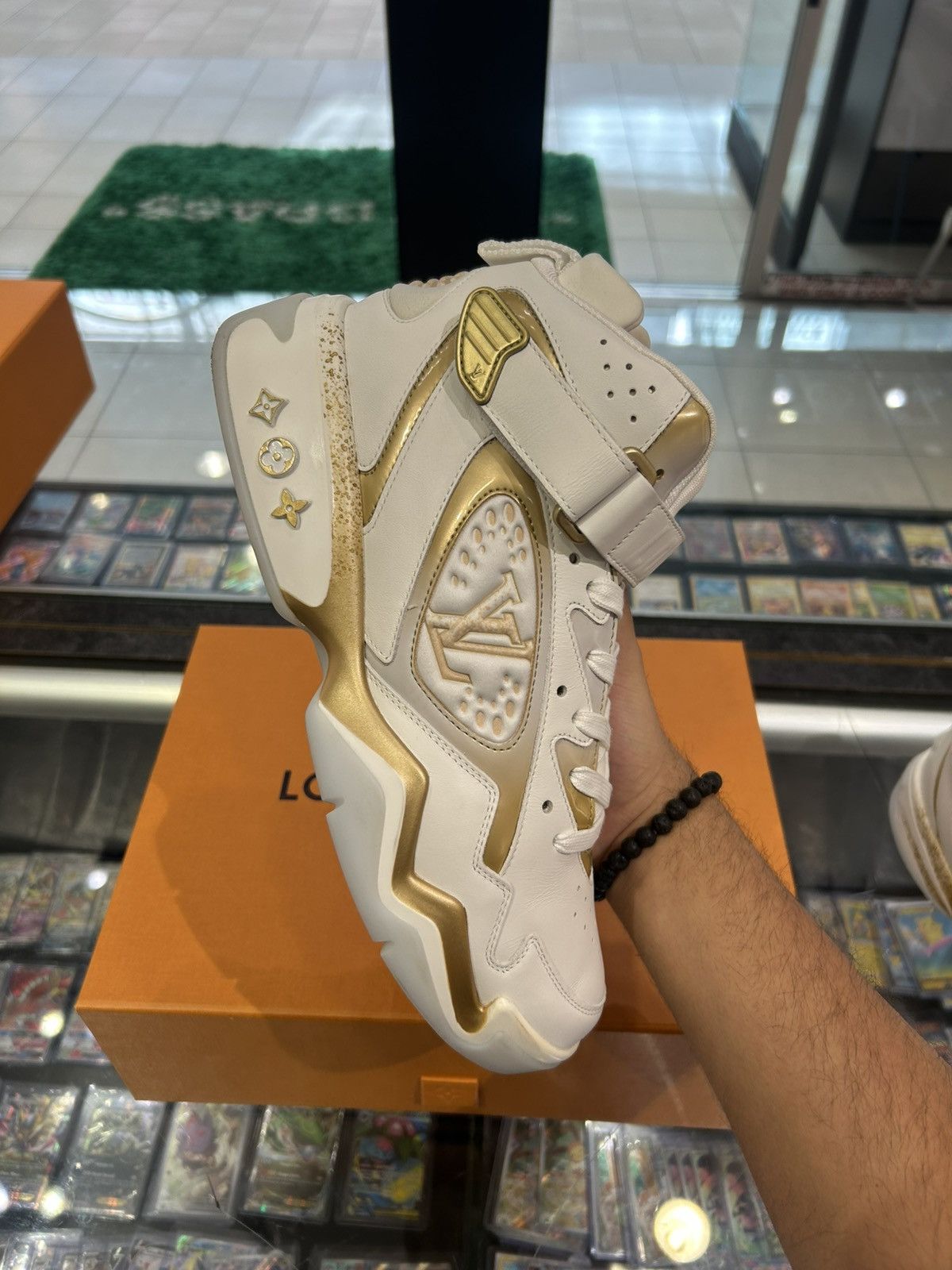Louis Vuitton Louis vuitton trainer 2 white gold Size US 8.5 / EU 41-42 - 6 Thumbnail