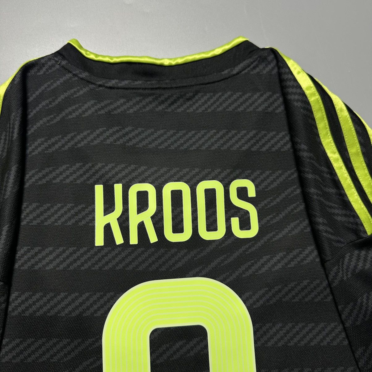 Adidas REAL MADRID ADIDAS 2022/2023 FOOTBALL THIRD JERSEY #8 KROOS Size US M / EU 48-50 / 2 - 10 Thumbnail