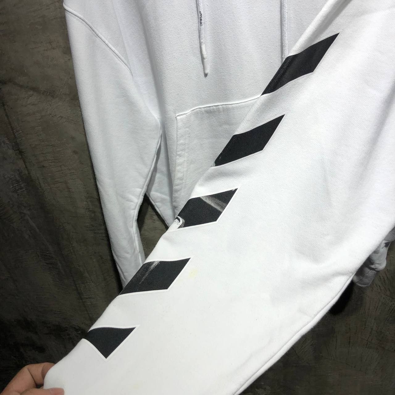 Off-White Off-White FW21 Caravaggio Arrows hoodie Size US L / EU 52-54 / 3 - 10 Thumbnail