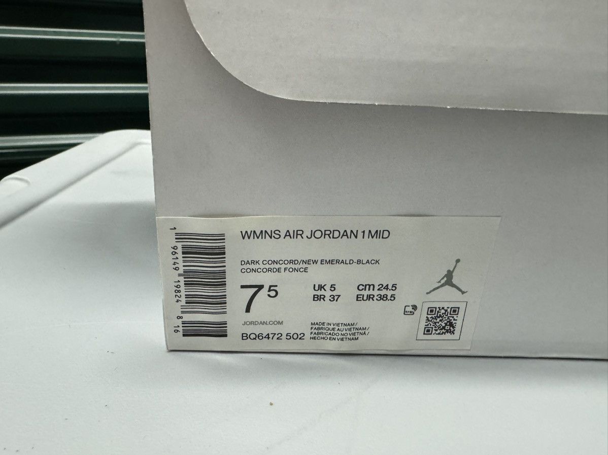 Jordan Brand Size 7.5 - Air Jordan 1 Mid Black Grape W BRAND NEW WITH BOX Size US 7.5 / IT 37.5 - 2 Thumbnail