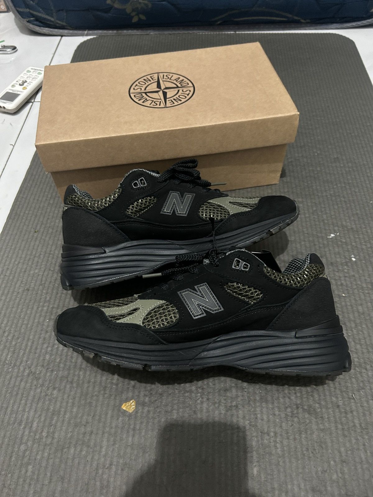 New Balance × Stone Island new balance 991v2 stone island Size US 7 / EU 40 - 2 Thumbnail
