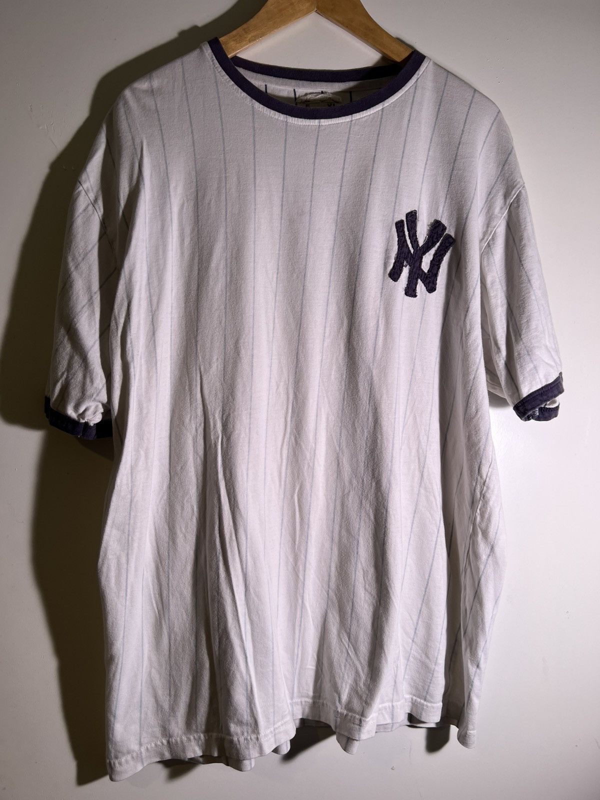 Vintage Y2K 2000’s Vintage New York Yankees Baseball Stripe T Shirt Size US XL / EU 56 / 4 - 1 Thumbnail
