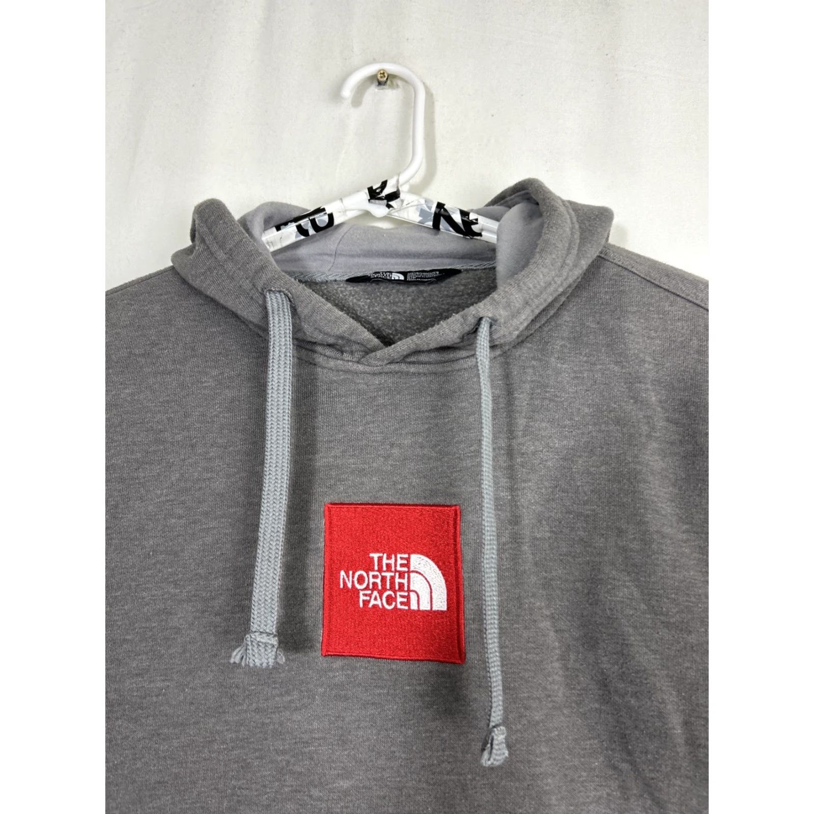 The North Face VINTAGE The North Face Mens Small Gray Pullover Hoodie Red Box Logo Patch Size US S / EU 44-46 / 1 - 3 Thumbnail