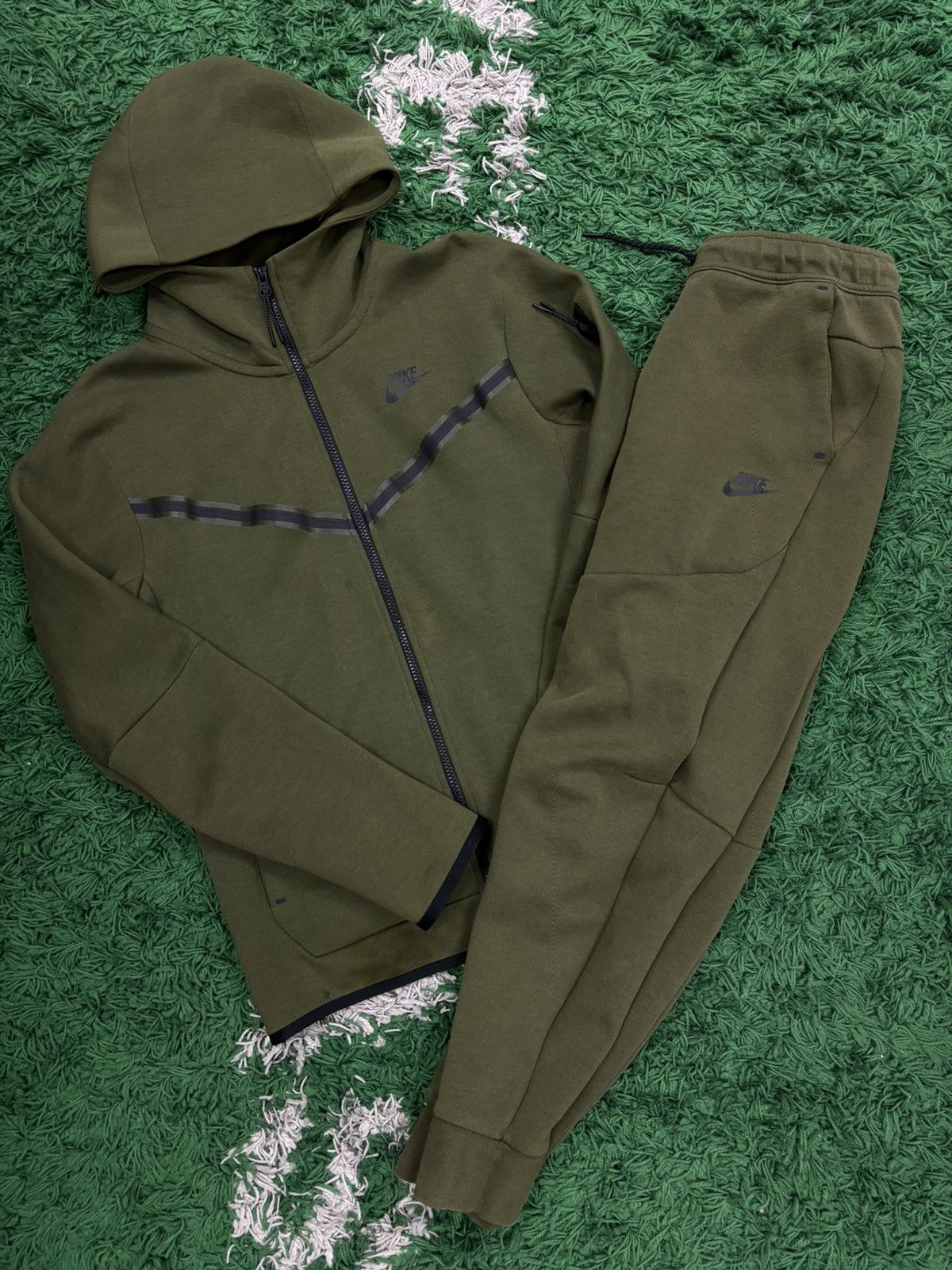 image of Nike Tech Olive Green Sweatsuit Small Hoodie + Pants, Men's