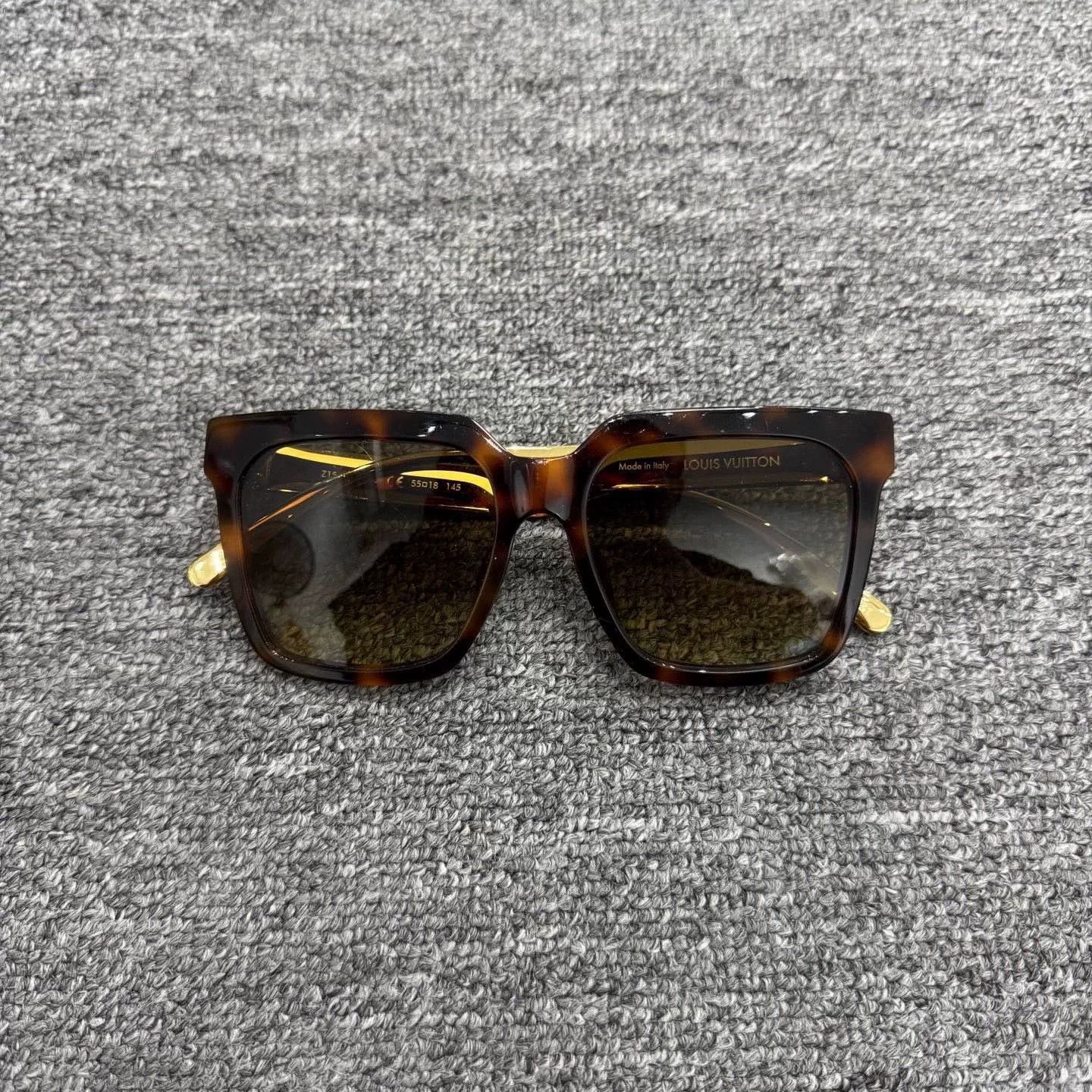 Louis Vuitton louis vuitton leopard print sunglasses. Size ONE SIZE - 1 Thumbnail