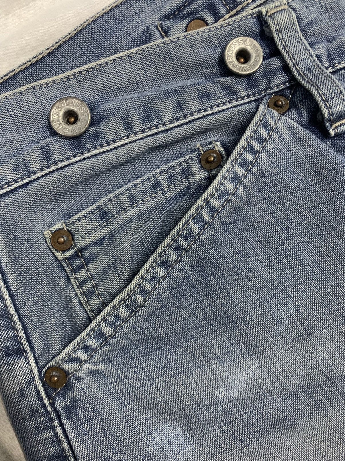 Levi's Vintage 90s Levis Faded Buckle Back Baggy Distressed Jeans Size US 34 / EU 50 - 7 Thumbnail