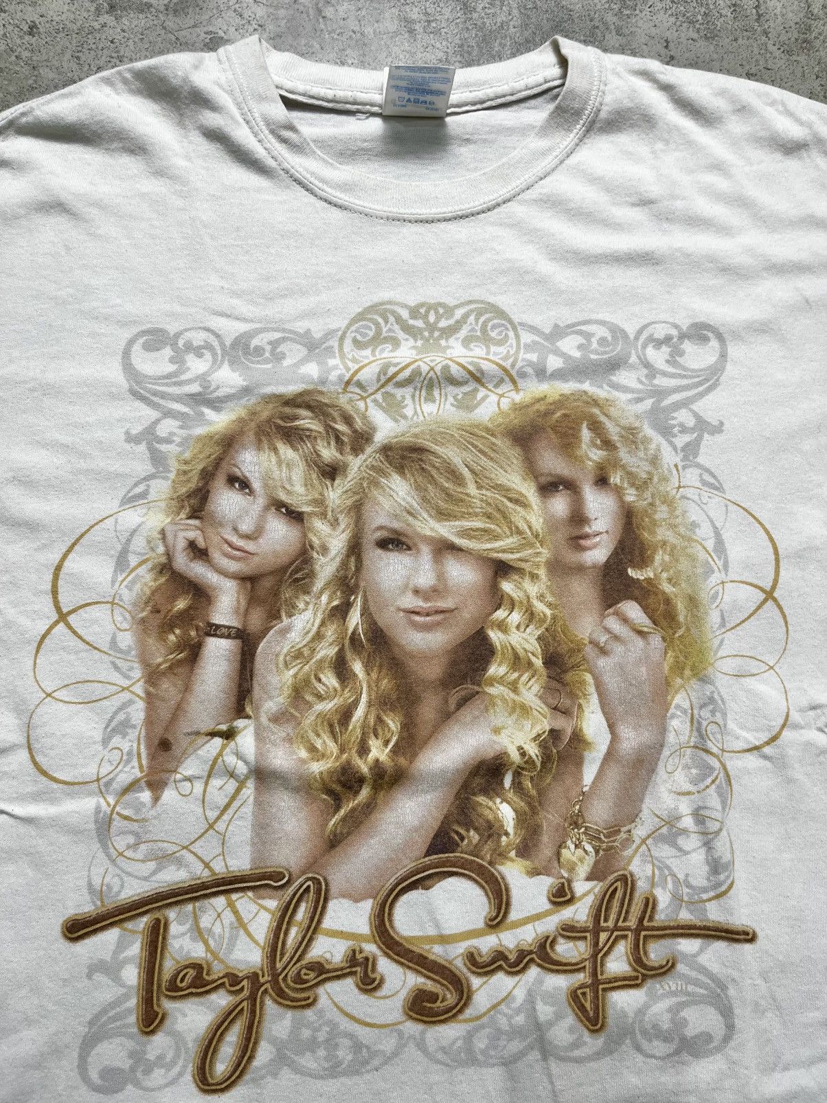 Band Tees Y2k Taylor swift shirt avril lavigne paramore Size US L / EU 52-54 / 3 - 3 Thumbnail