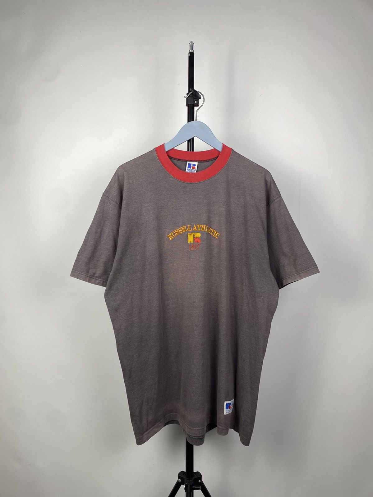 Russell Athletic × Vintage Vintage 00s Faded Russell Athletic centre Logo T-shirt Size US L / EU 52-54 / 3 - 1 Thumbnail