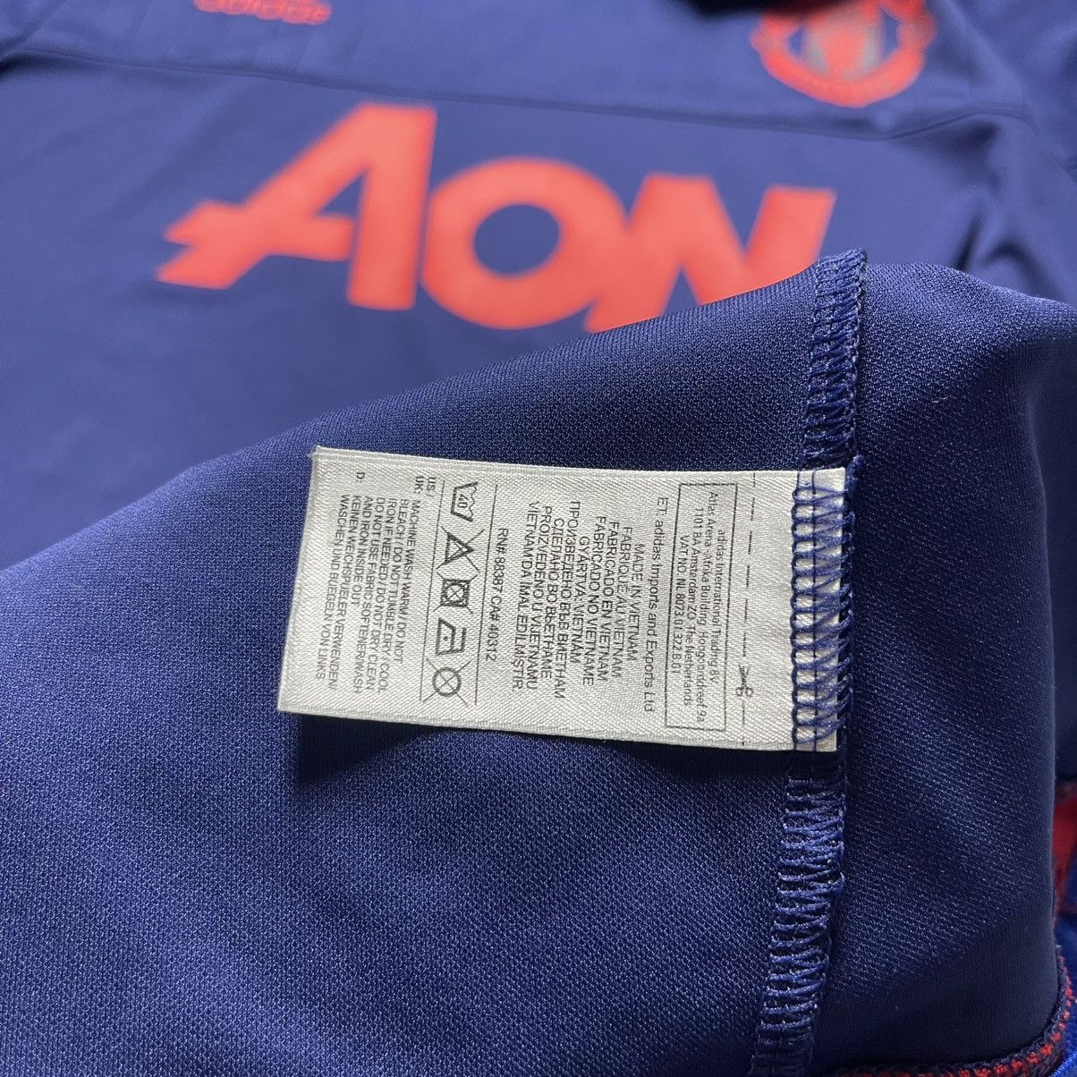 Vintage MANCHESTER UNITED ADIDAS 2015/2016 FOOTBALL TRAINING JERSEY Size US L / EU 52-54 / 3 - 9 Thumbnail