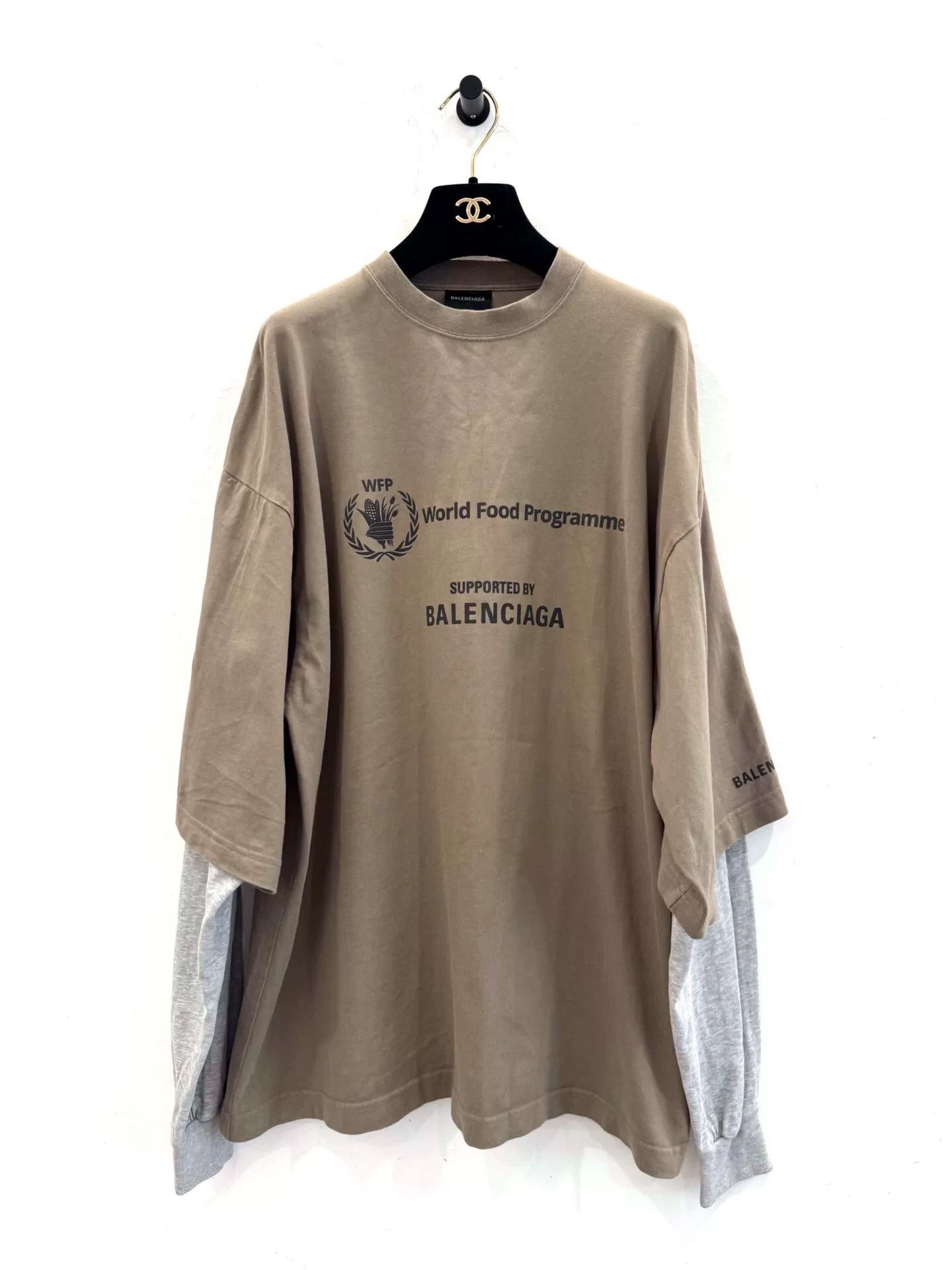 Balenciaga Balenciaga x WFP Logo Gray Mock Tee Size US L / EU 52-54 / 3 - 1 Thumbnail