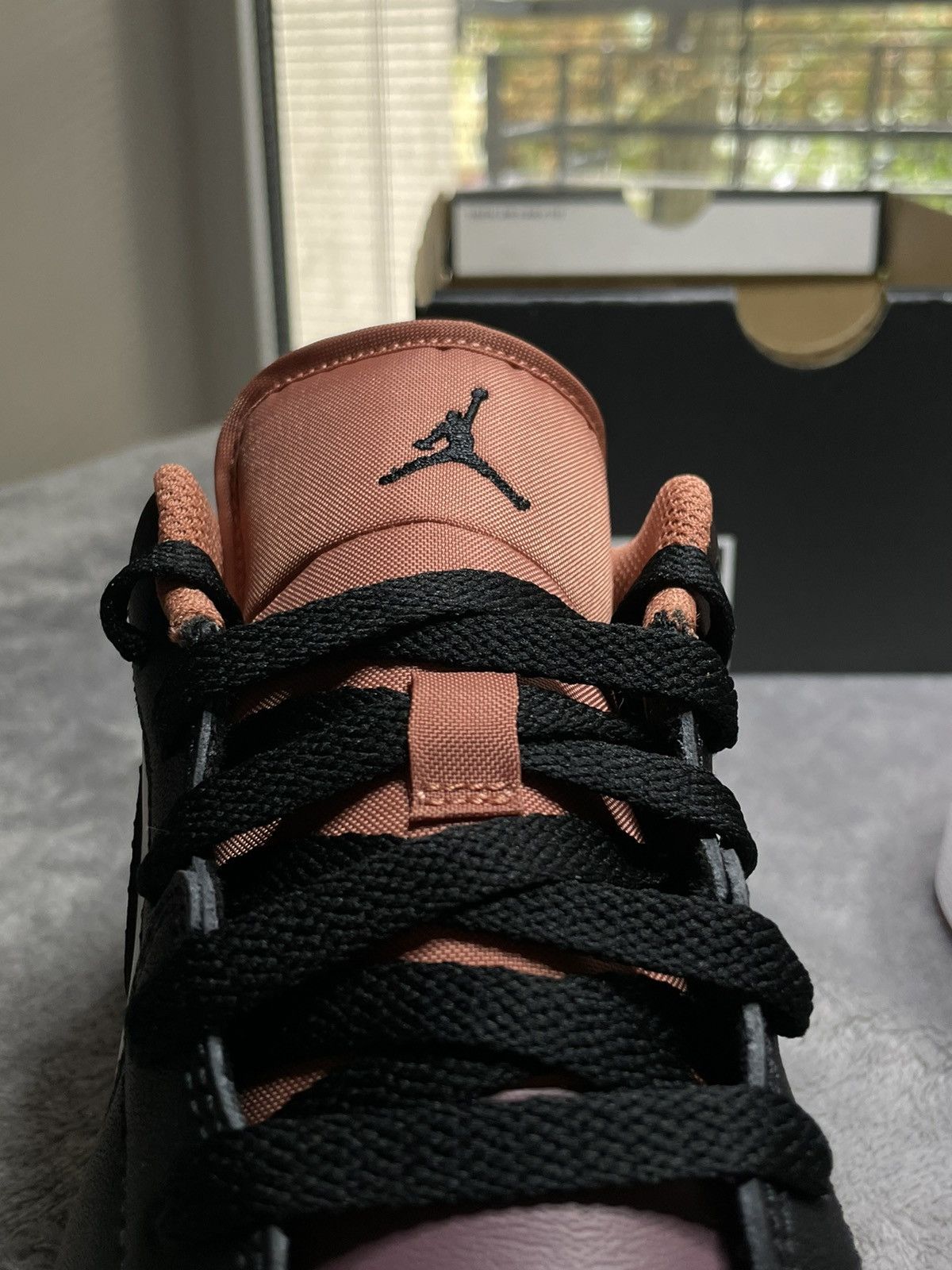 Nike AIR JORDAN 1 LOW SE (GS) Size US 6.5 / EU 39-40 - 3 Thumbnail