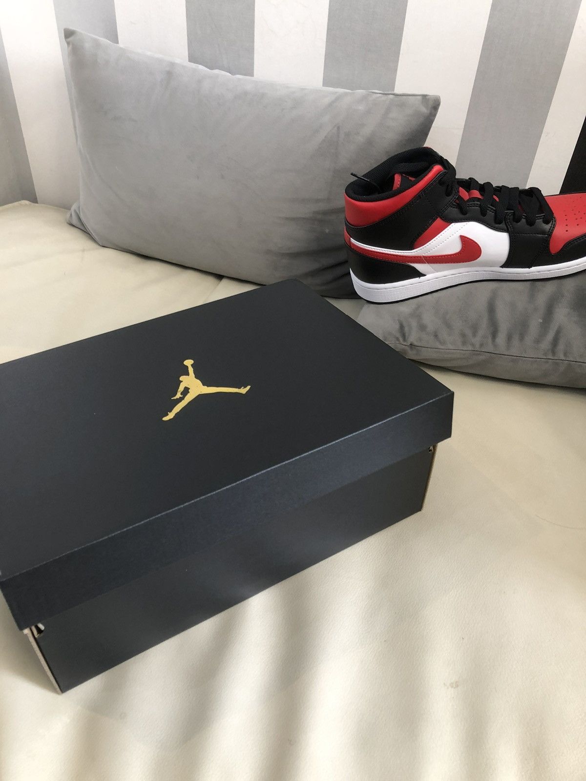 Jordan Brand Air Jordan 1 Mid Fire Red Size US 8.5 / EU 41-42 - 4 Thumbnail