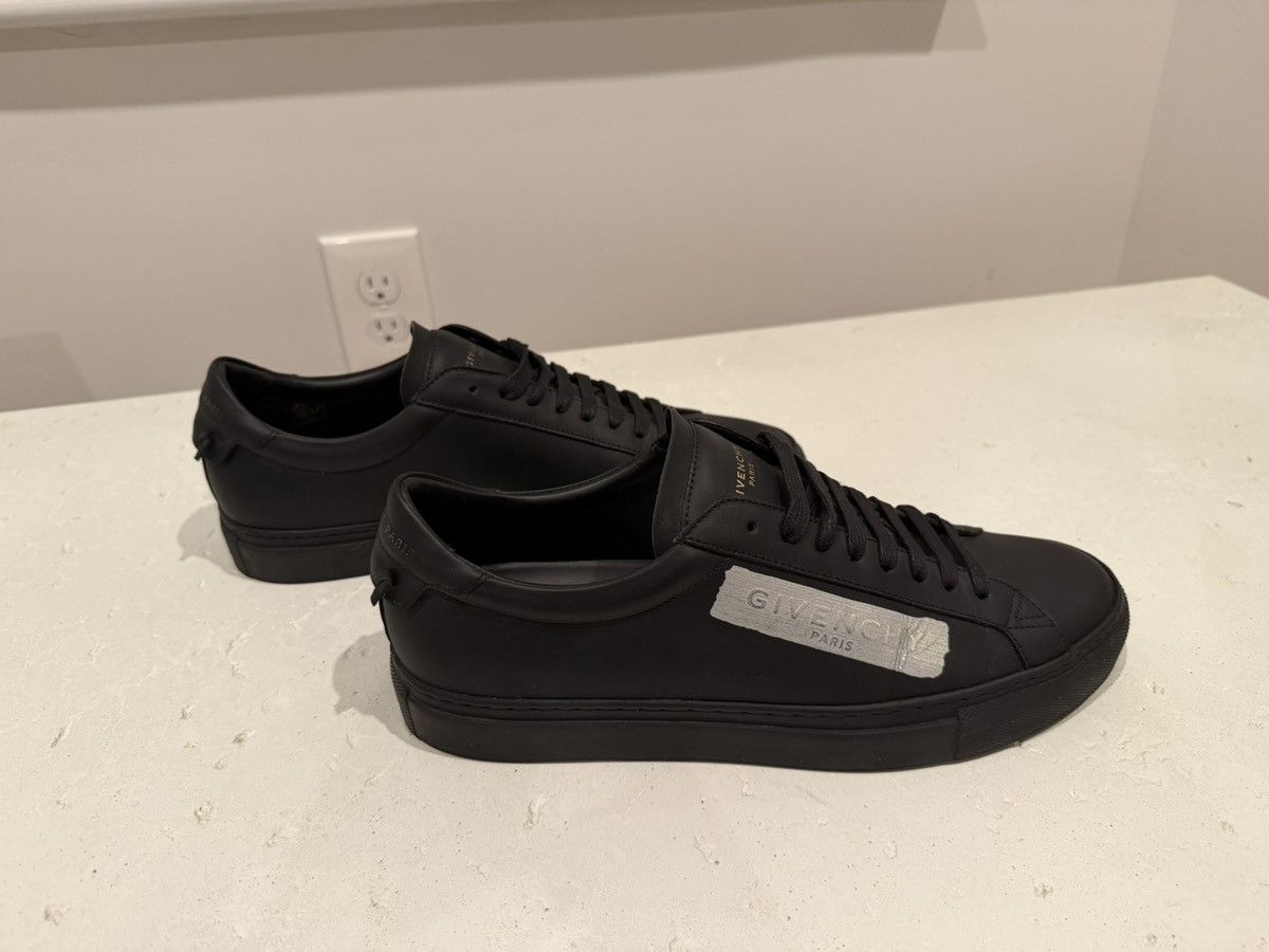 Givenchy Givenchy Low Top Leather Sneaker Size US 8.5 / EU 41-42 - 3 Thumbnail