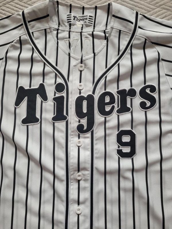 Mizuno MLB HENSHIN TIGER JASPO JERSEY TAKAYAMA 9 Size US M / EU 48-50 / 2 - 3 Thumbnail