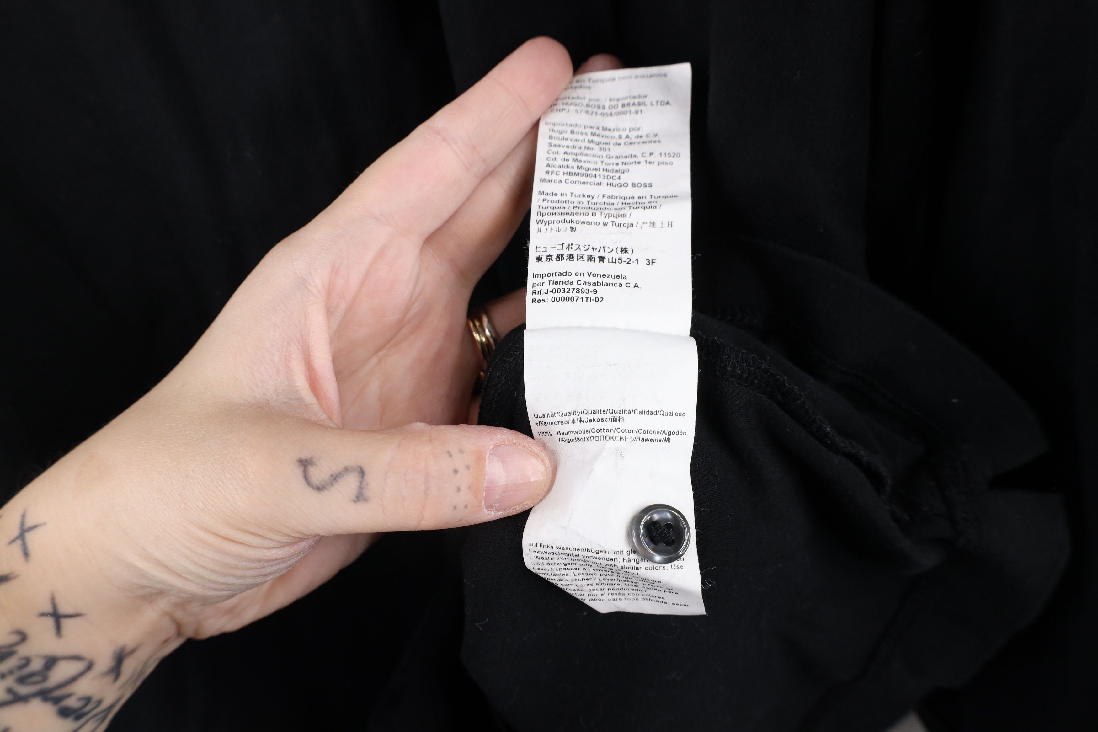 Hugo Boss × Vintage Hugo Boss Italian Yarn Collared Long Sleeve Polo Black Size US XL / EU 56 / 4 - 7 Thumbnail