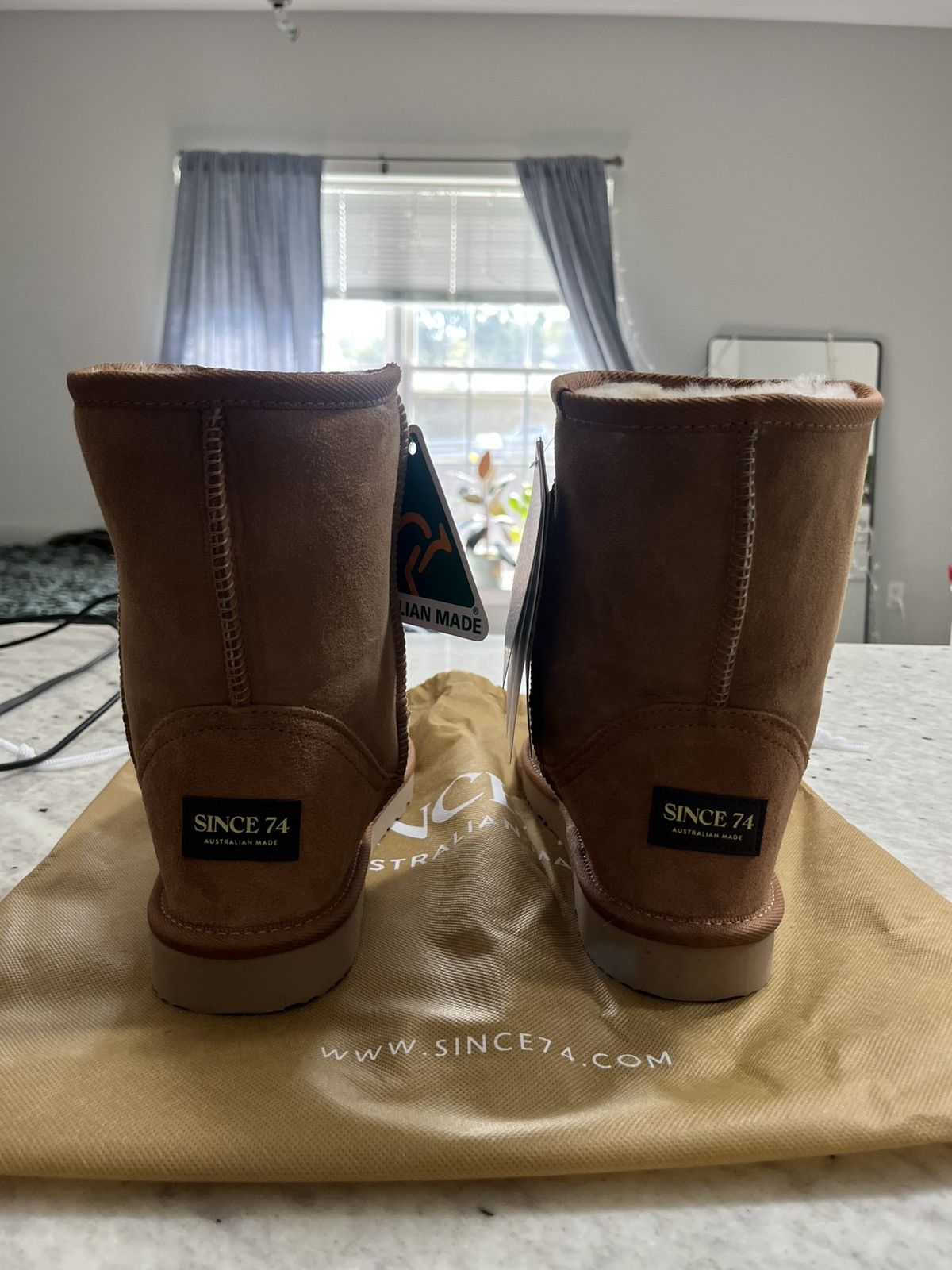 Ugg UGG SINCE 1974 Size US 8 / EU 41 - 2 Thumbnail